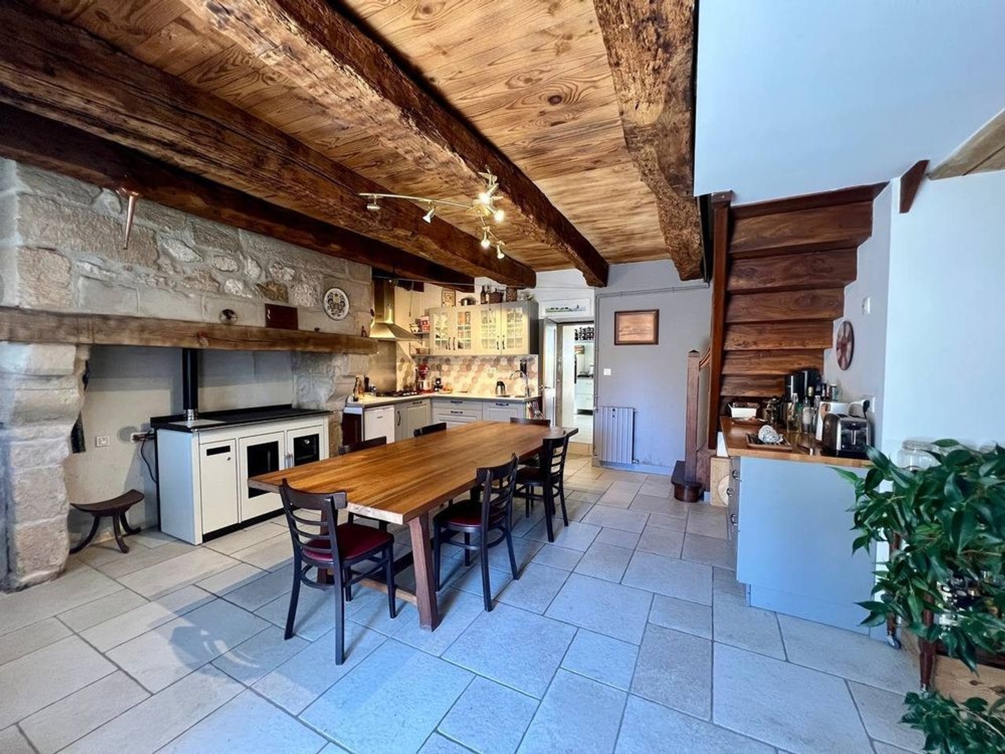Maison à vendre - 13 pièces - 440m2 - Eyraud-Crempse-Ma... (24140)