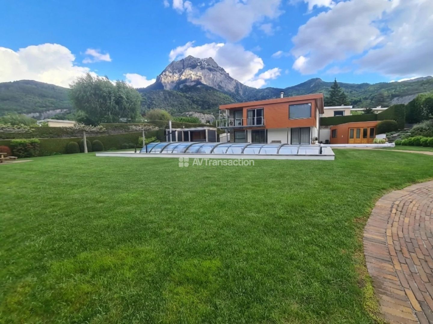 Maison à vendre - 6 pièces - 240m2 - Savines-Le-Lac (05160)