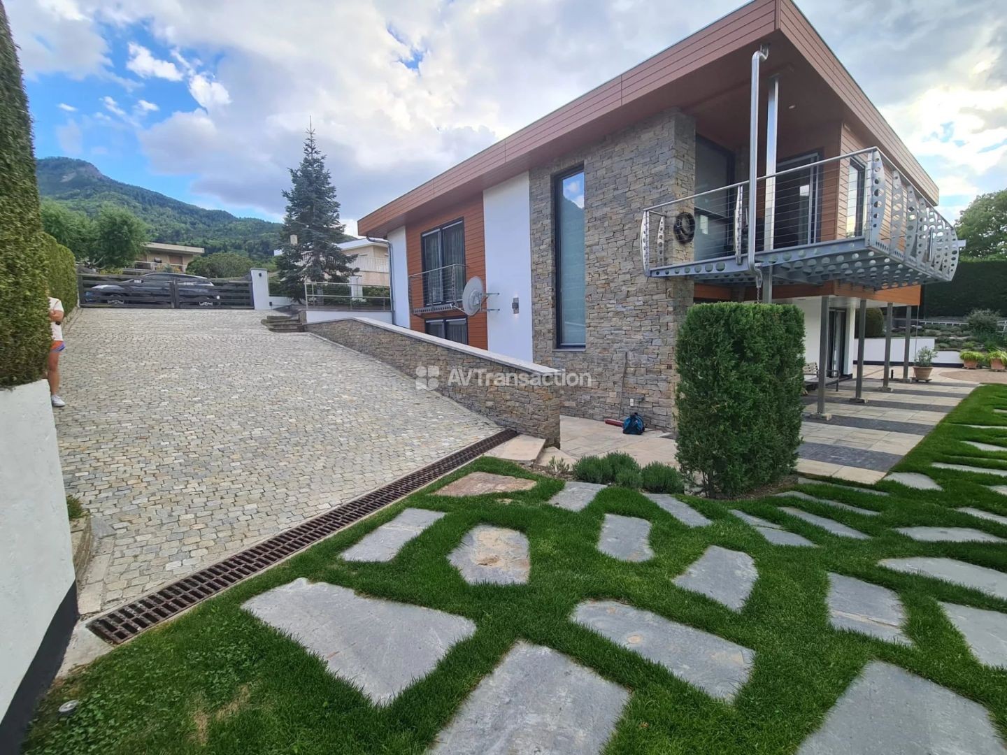Maison à vendre - 6 pièces - 240m2 - Savines-Le-Lac (05160)