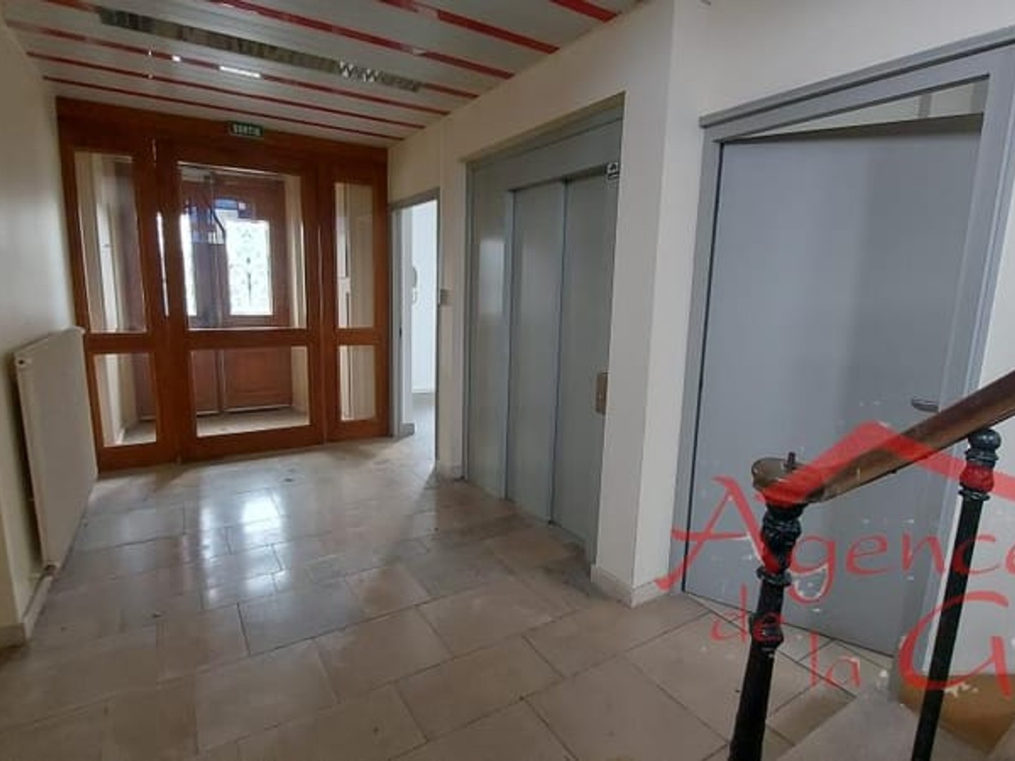 Bureaux à vendre - 6 pièces - 292m2 - Sézanne (51120)