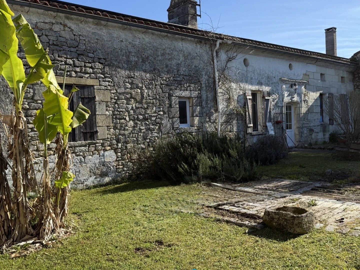 Maison à vendre - 4 pièces - 118m2 - Lussac (16450)
