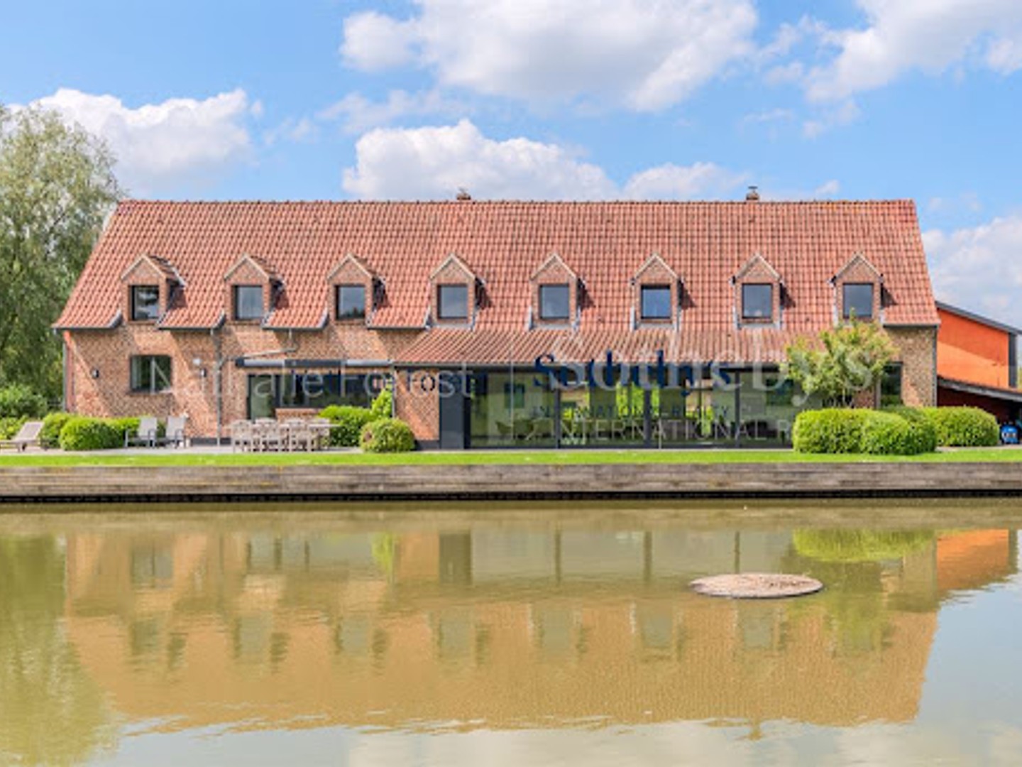 Maison 13 pièces 691 m²