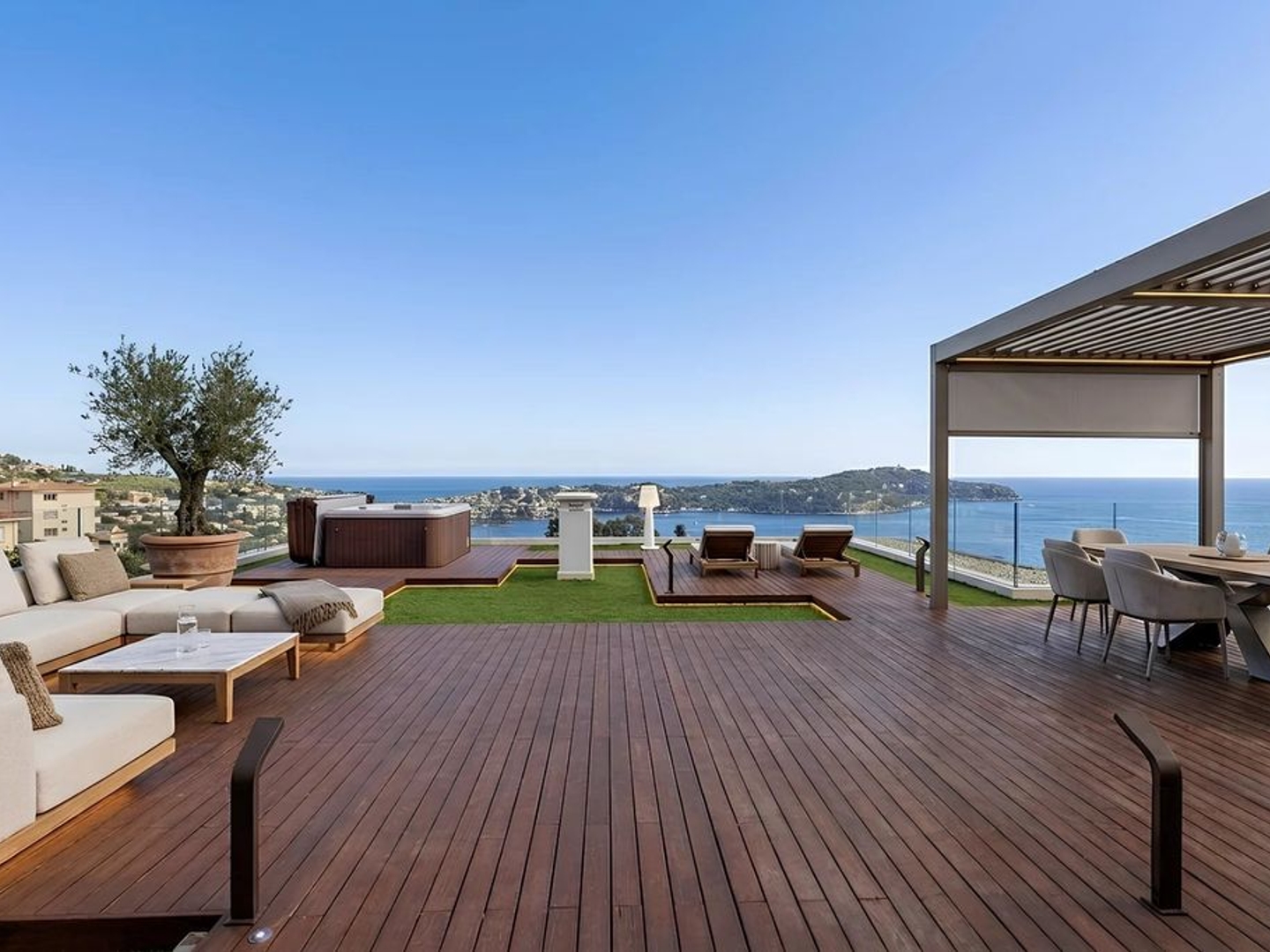 Appartement à vendre - 4 pièces - 134m2 - Villefranche-Sur-Mer (06230)