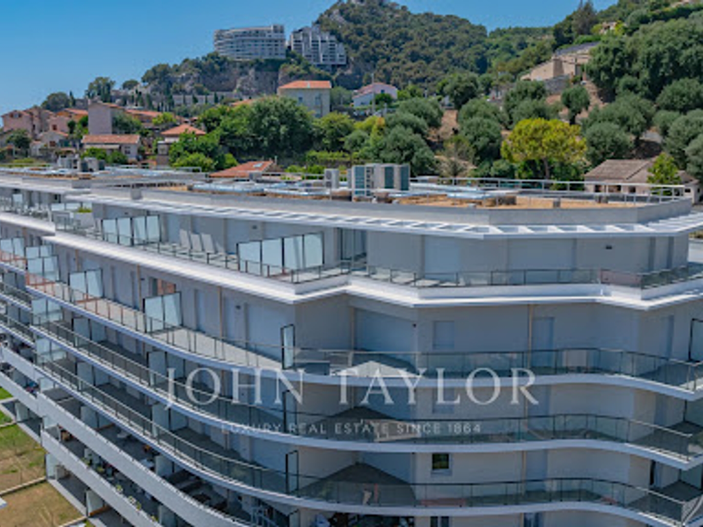 Appartement à vendre - 4 pièces - 127m2 - Beausoleil (06240)