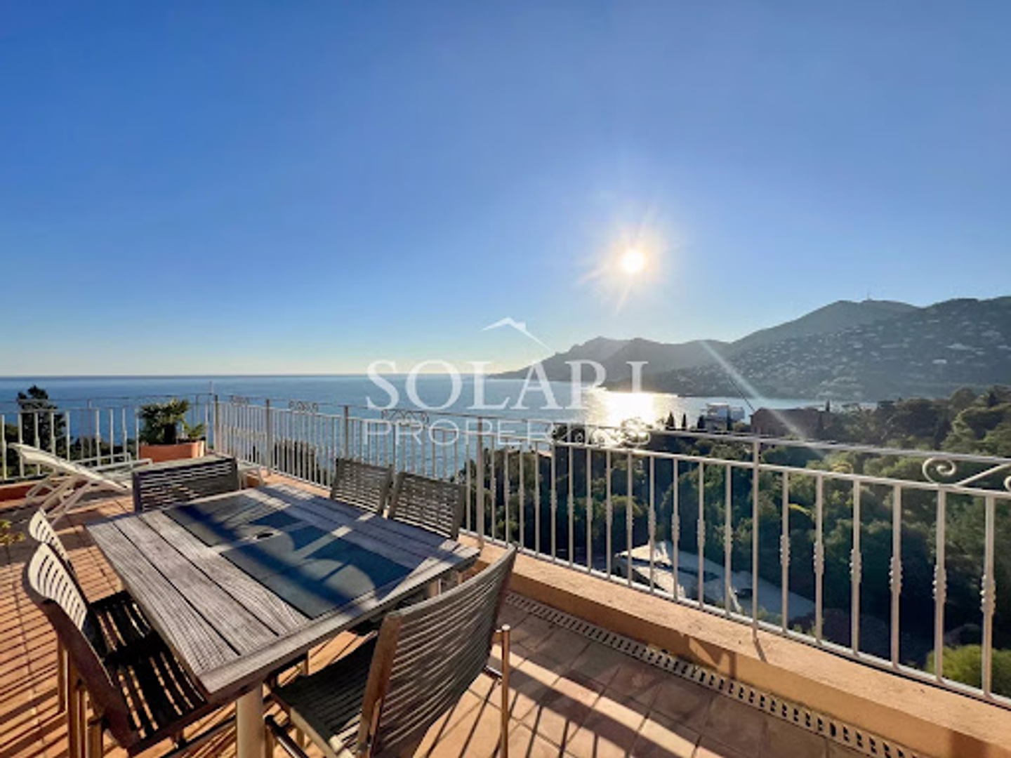 Appartement à vendre - 4 pièces - 120m2 - Théoule-Sur-Mer (06590)