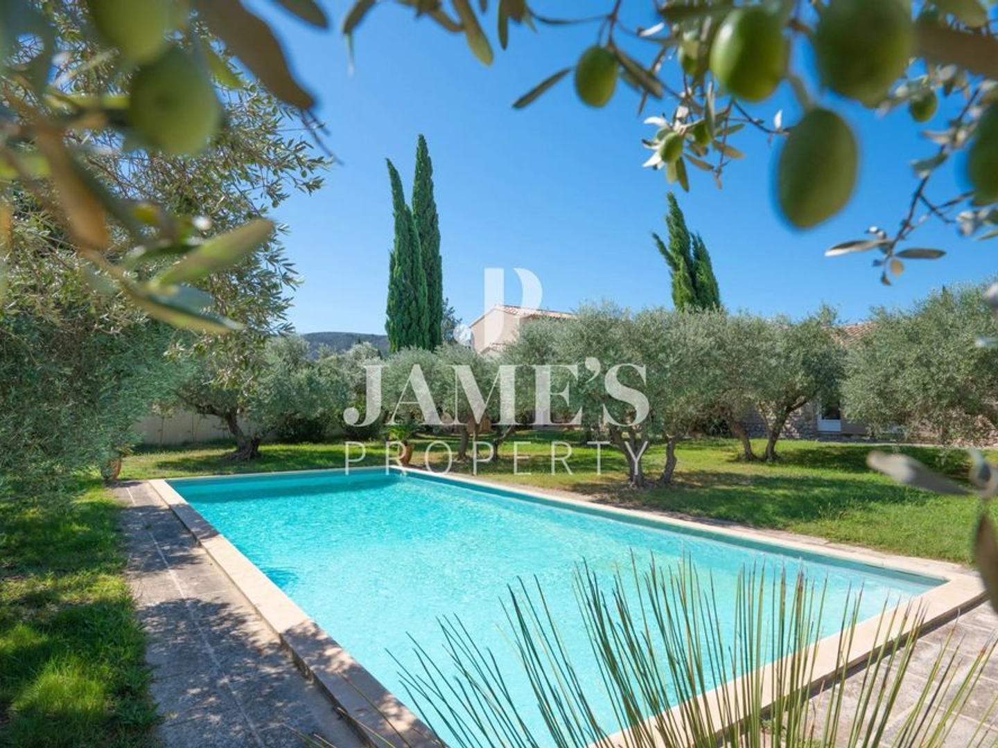 Maison à vendre - 8 pièces - 295m2 - Eygalières (13810)