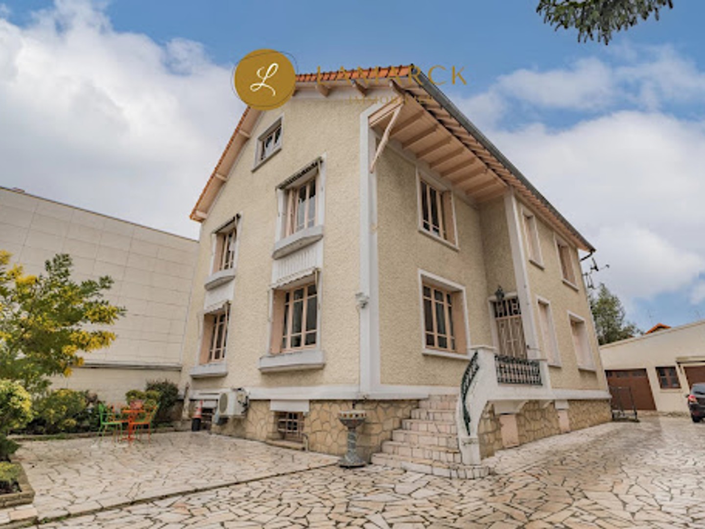 Maison 8 pièces 243 m²