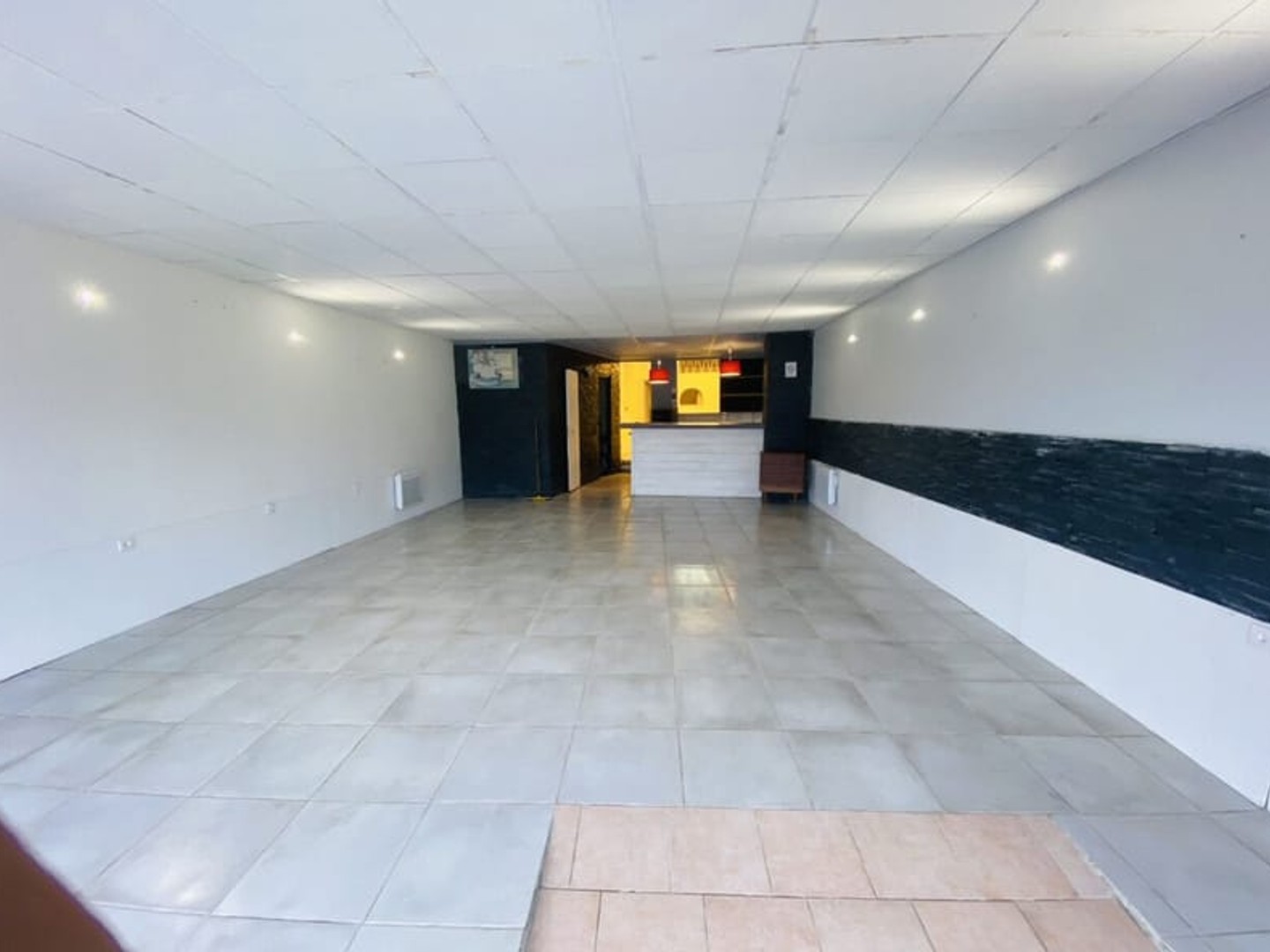 Magasin à vendre - 92m2 - Saintes (17100)