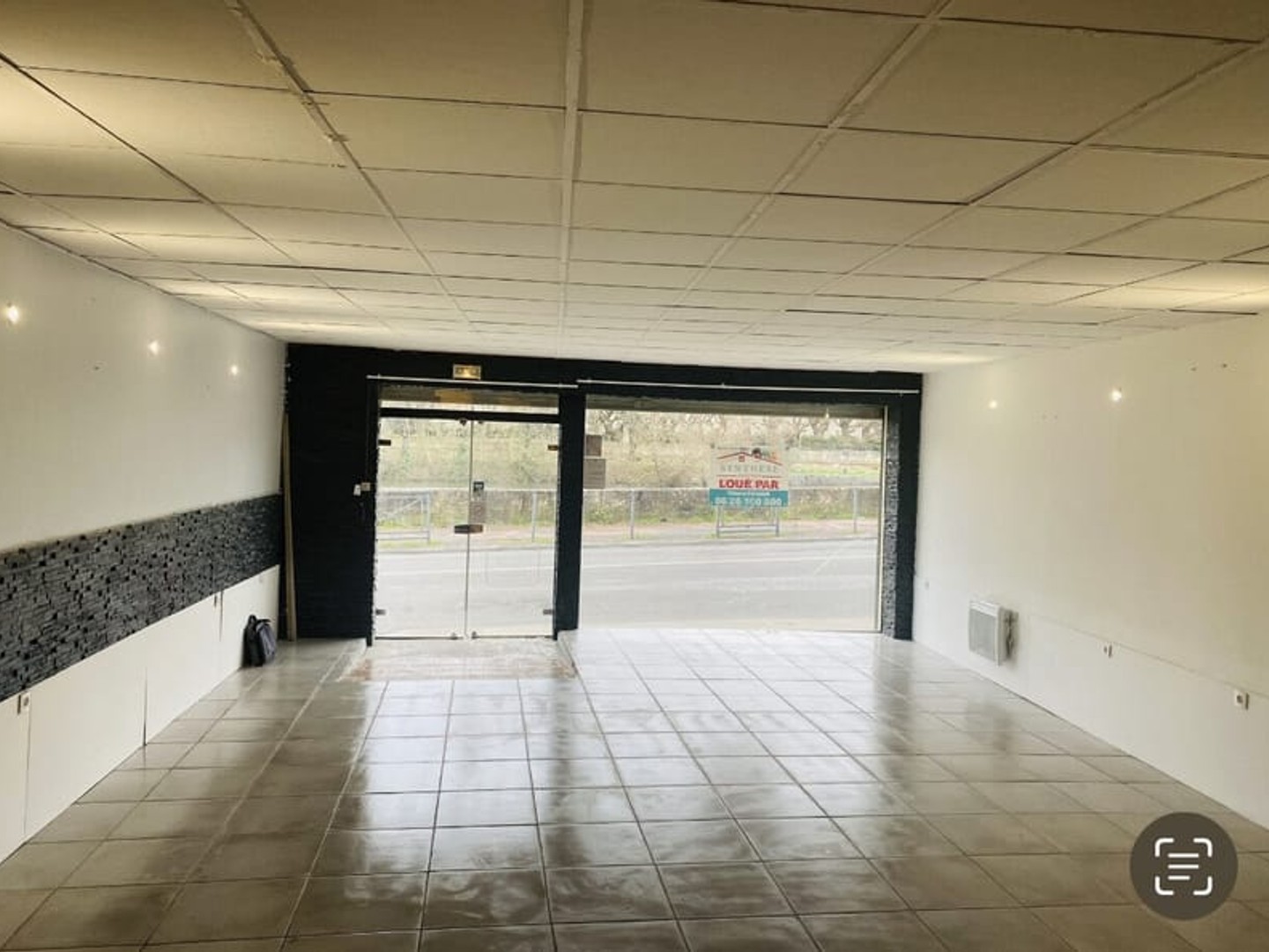 Magasin à vendre - 92m2 - Saintes (17100)