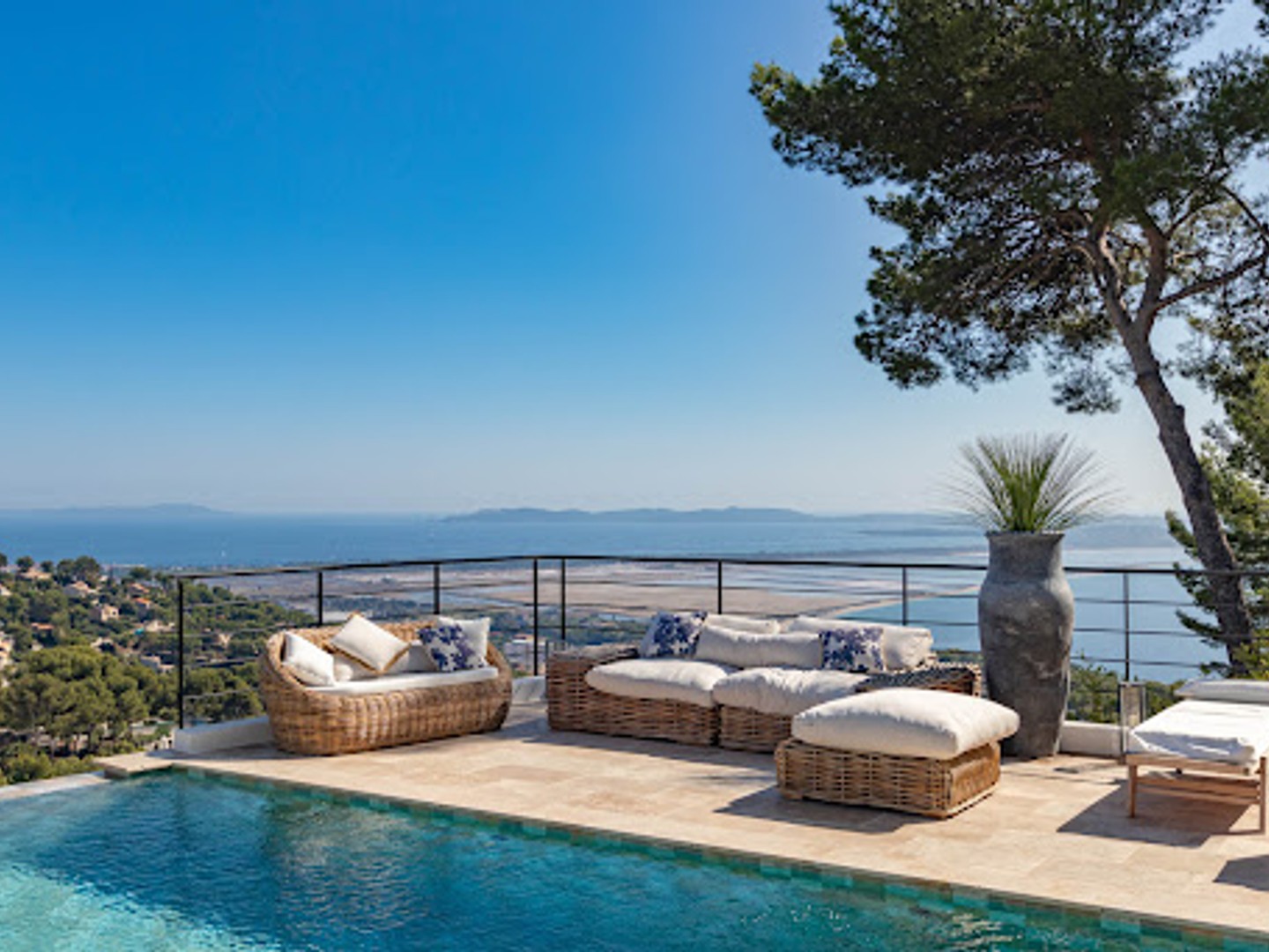 Maison à vendre - 9 pièces - 300m2 - Hyères (83400)