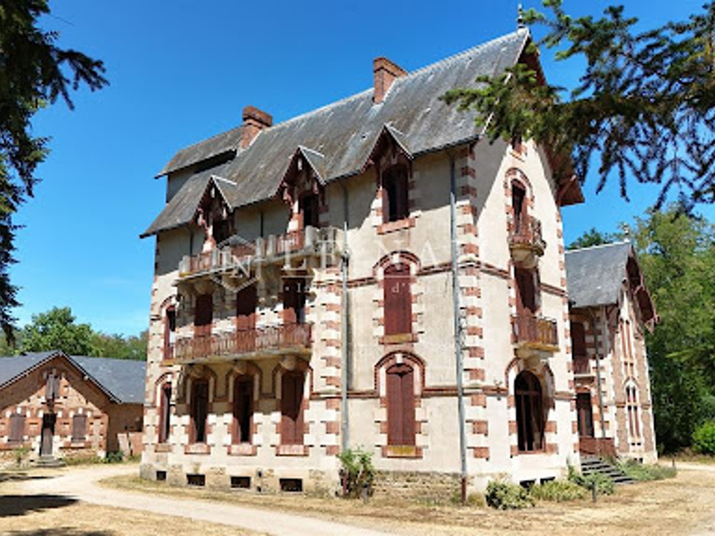 Maison à vendre - 22 pièces - 763m2 - Moulins (03000)