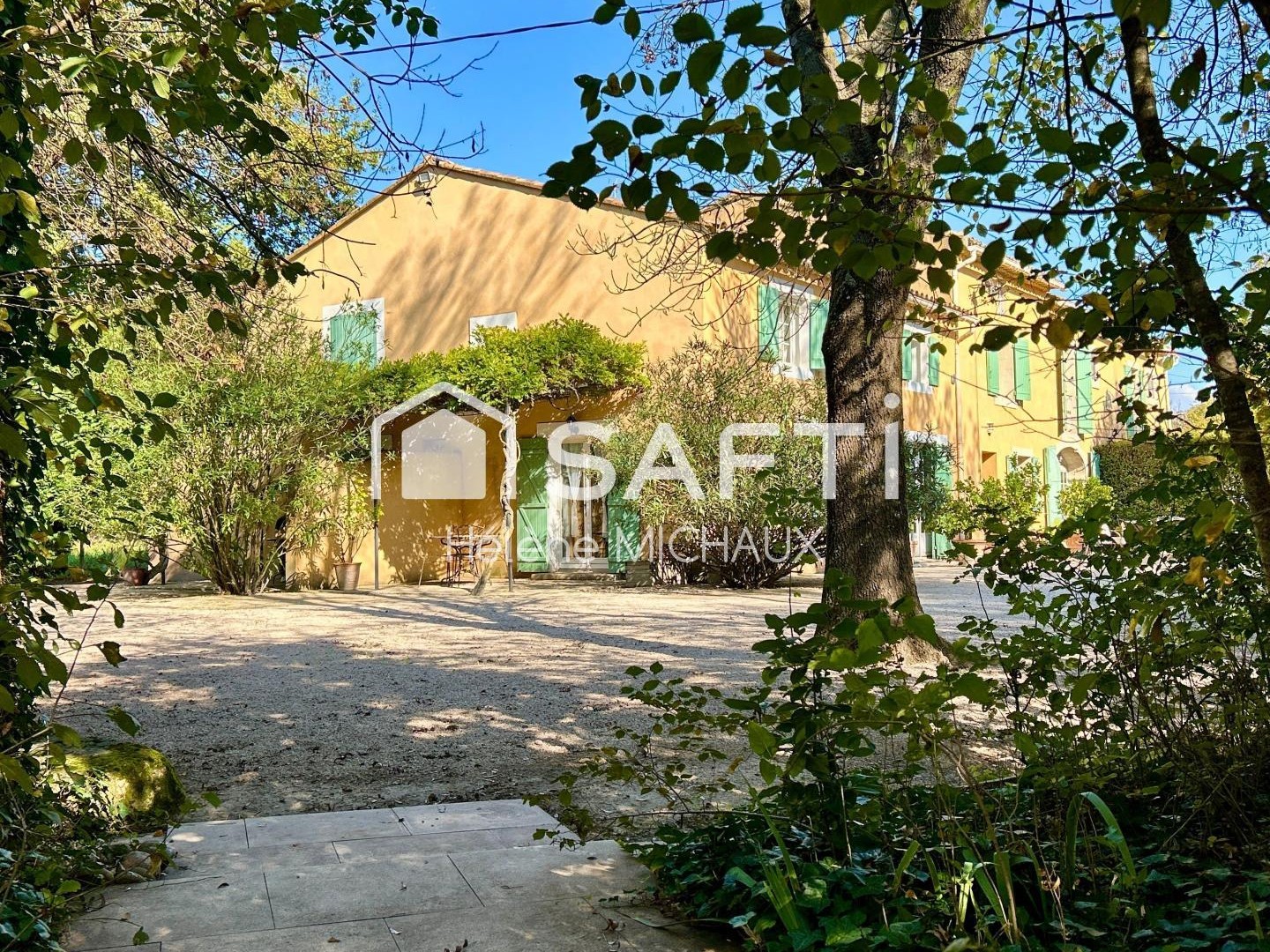 Maison à vendre - 17 pièces - 632m2 - Entraigues-Sur-La... (84320)