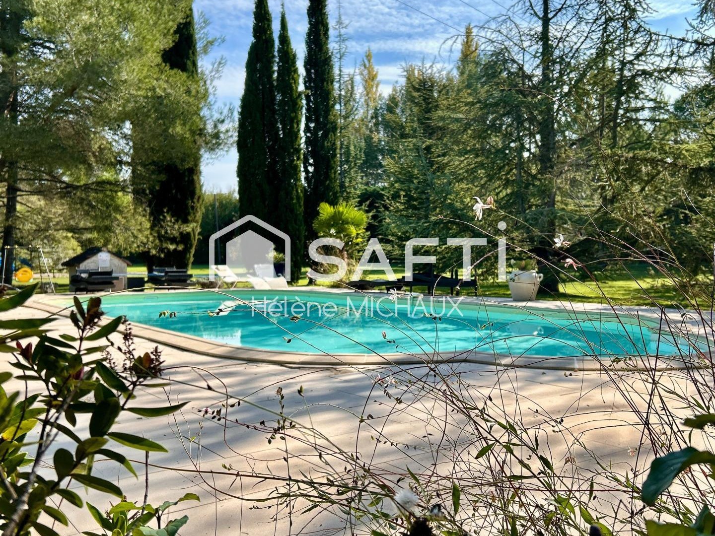 Maison à vendre - 17 pièces - 632m2 - Entraigues-Sur-La... (84320)