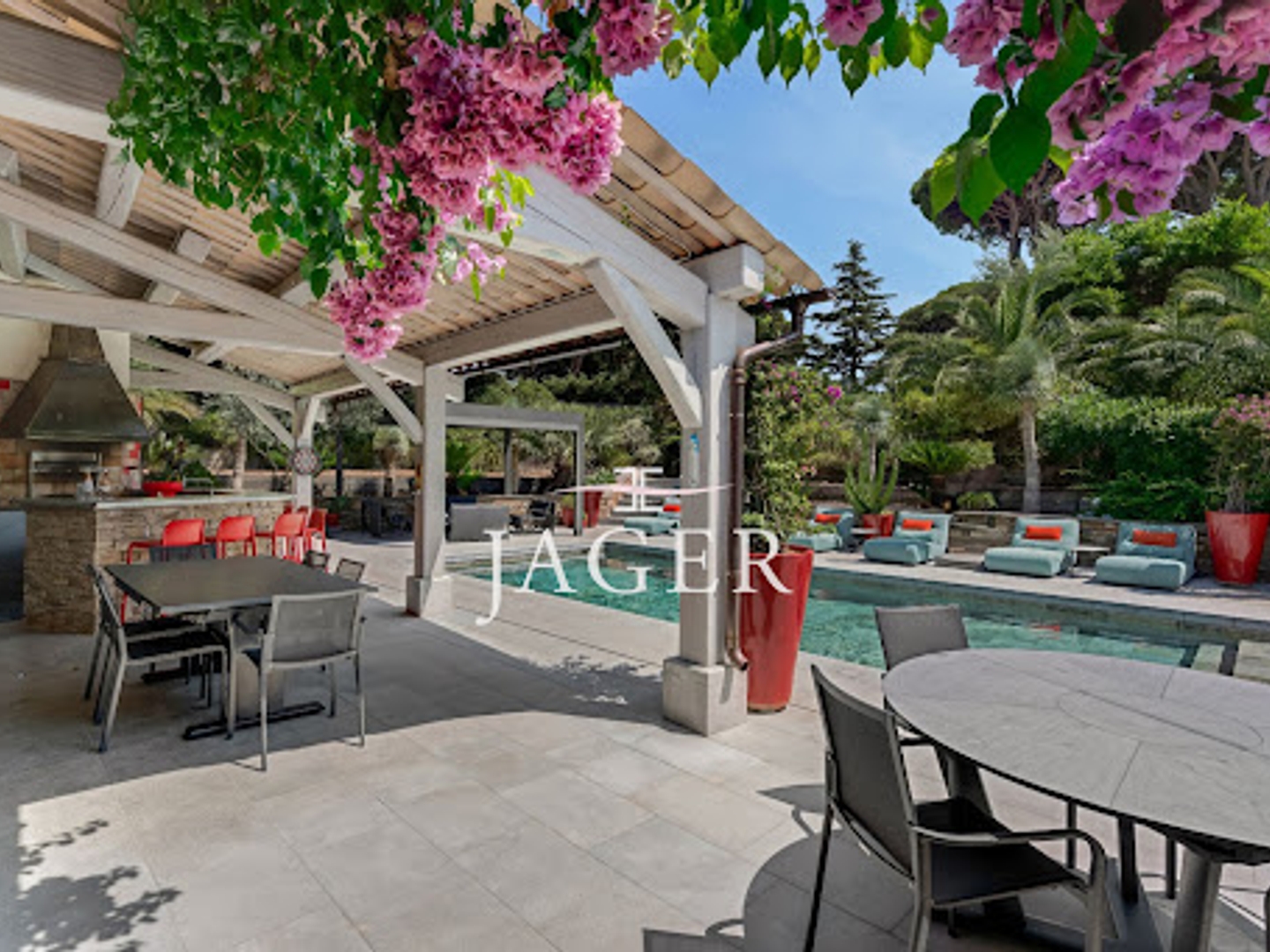 Maison à vendre - 7 pièces - 295m2 - Sainte-Maxime (83120)