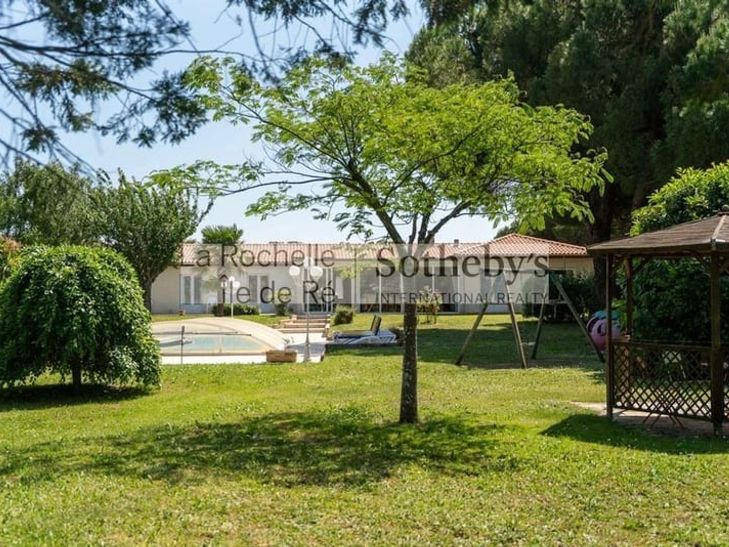 Maison 6 pièces 240 m²