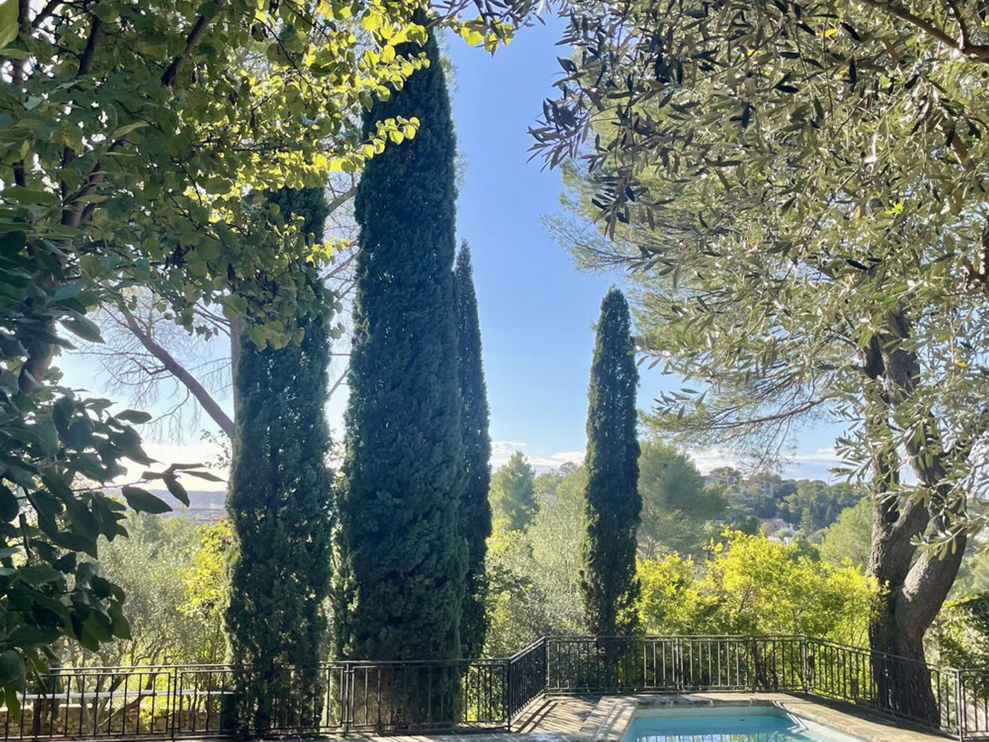 Maison à vendre - 15 pièces - 375m2 - Nîmes (30000)