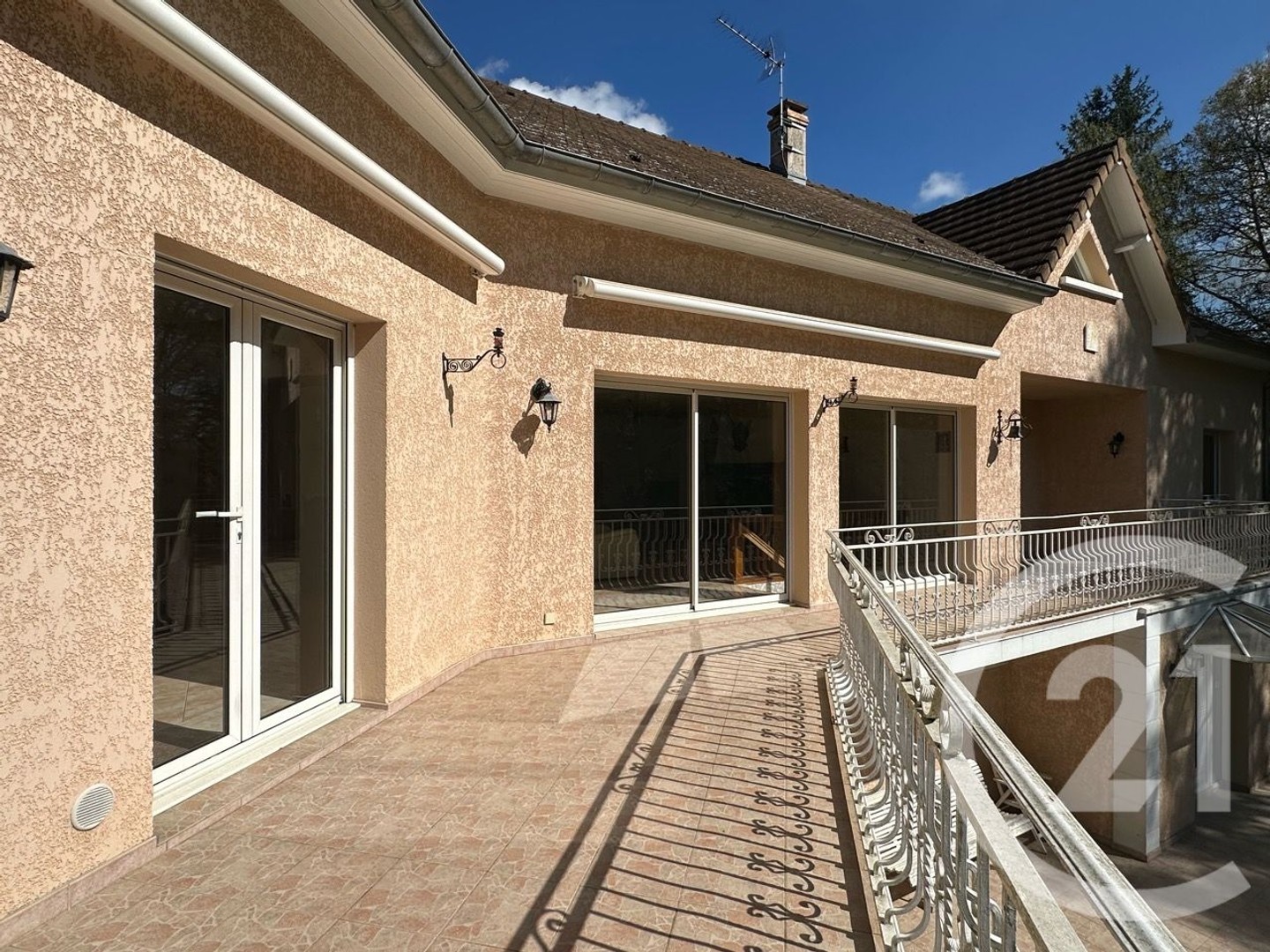 Maison 9 pièces 221 m²