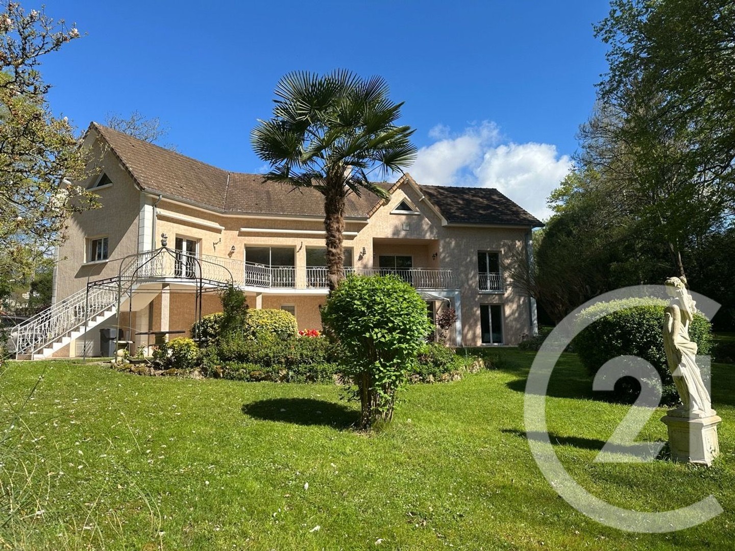 Maison à vendre - 9 pièces - 221m2 - Mouroux (77120)