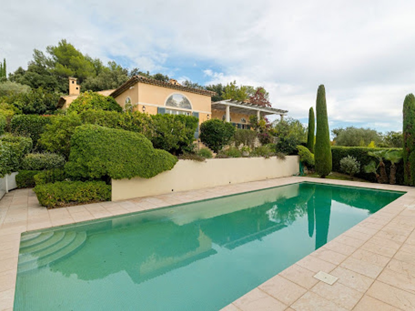 Maison 8 pièces 397 m²