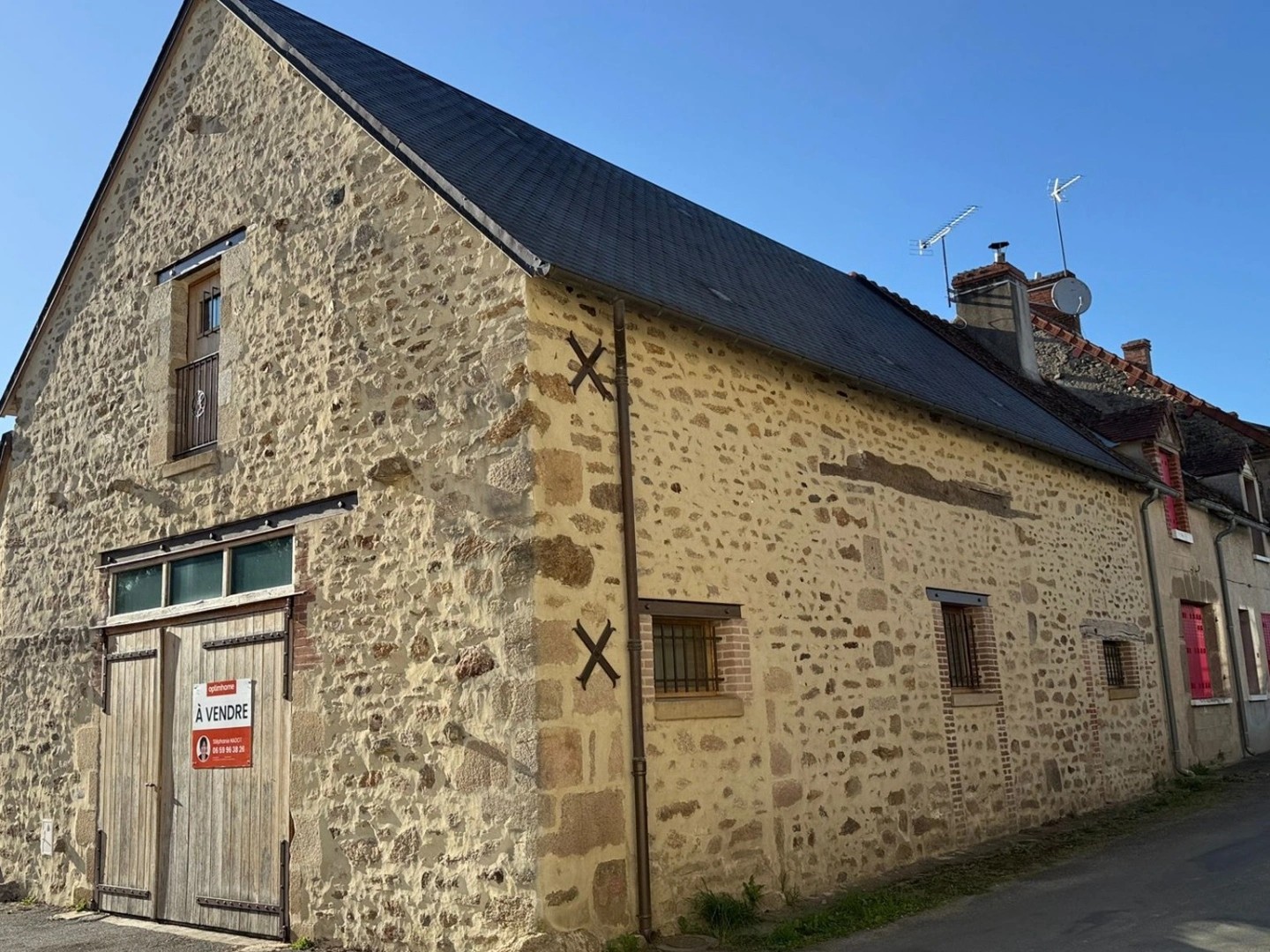 Magasin à vendre - 3 pièces - 152m2 - Dun-Le-Palestel (23800)