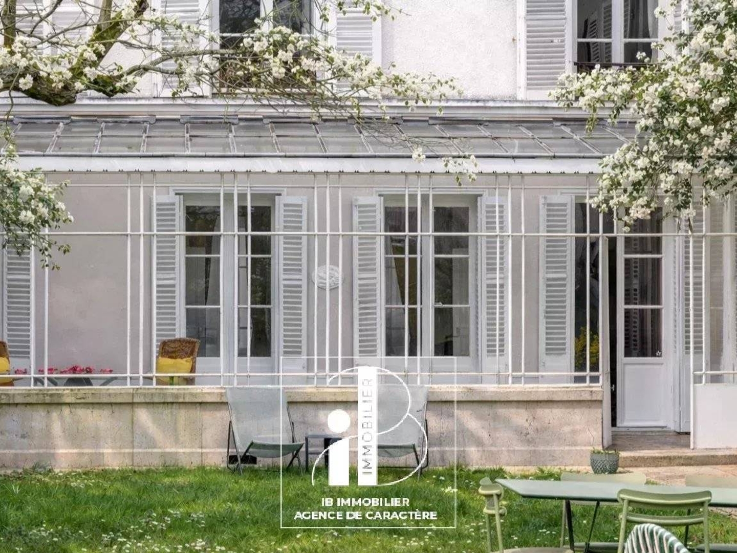 Maison à vendre - 15 pièces - 299m2 - Fontainebleau (77300)