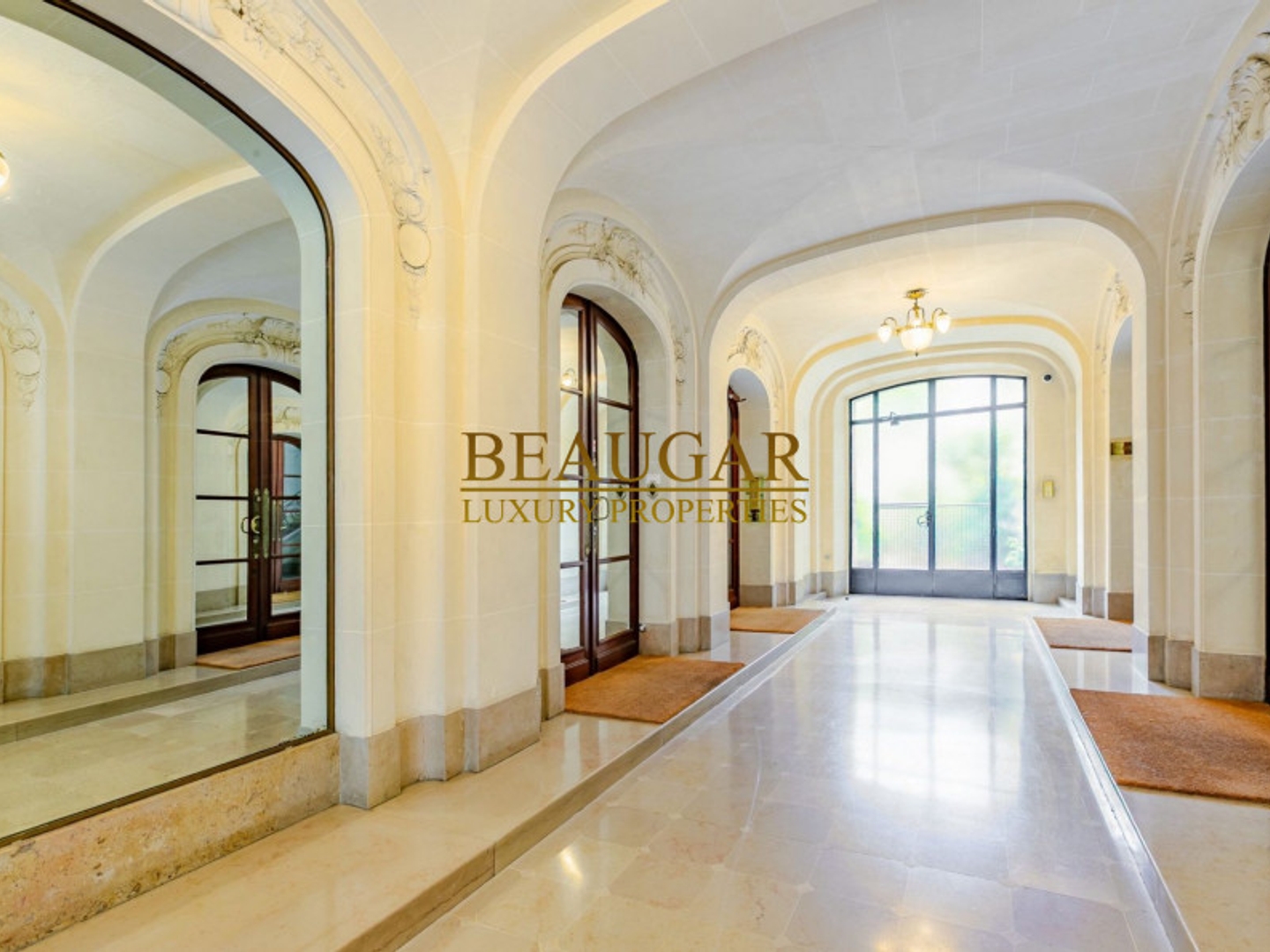 Appartement à vendre - 8 pièces - 291m2 - Paris 17e (75017)