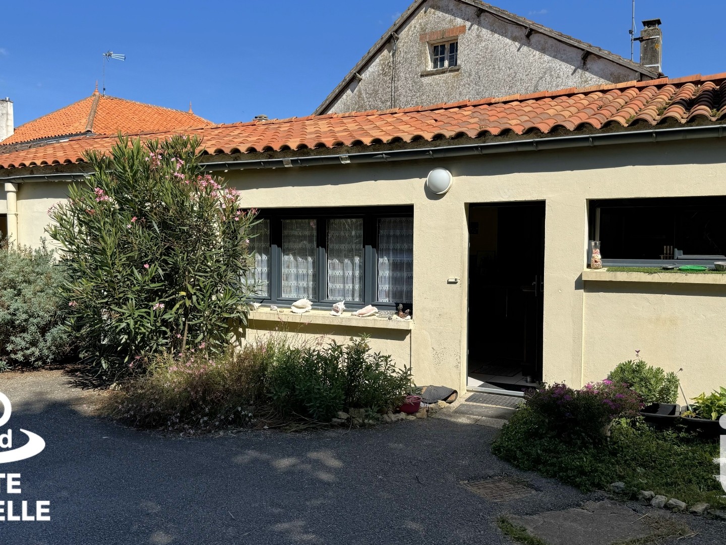 Immeuble à vendre - 265m2 - Fontenay-Le-Comte (85200)