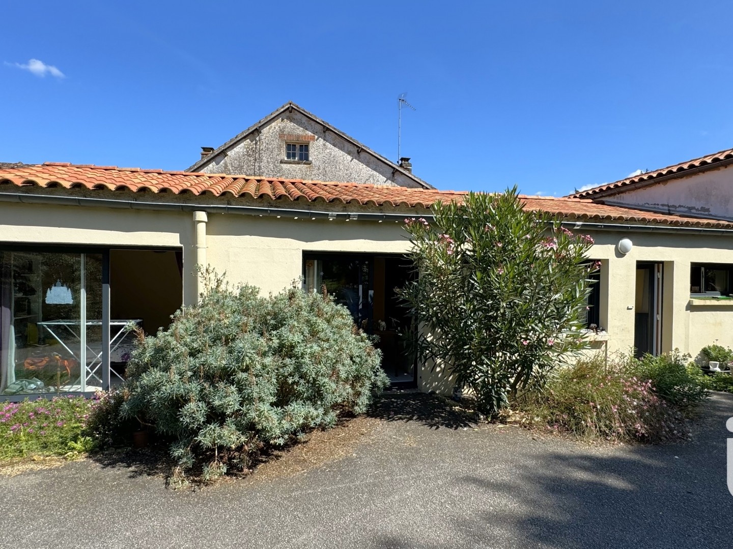Immeuble à vendre - 265m2 - Fontenay-Le-Comte (85200)