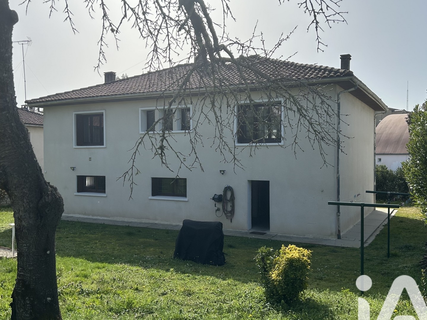 Maison à vendre - 8 pièces - 108m2 - Montmoreau (16190)