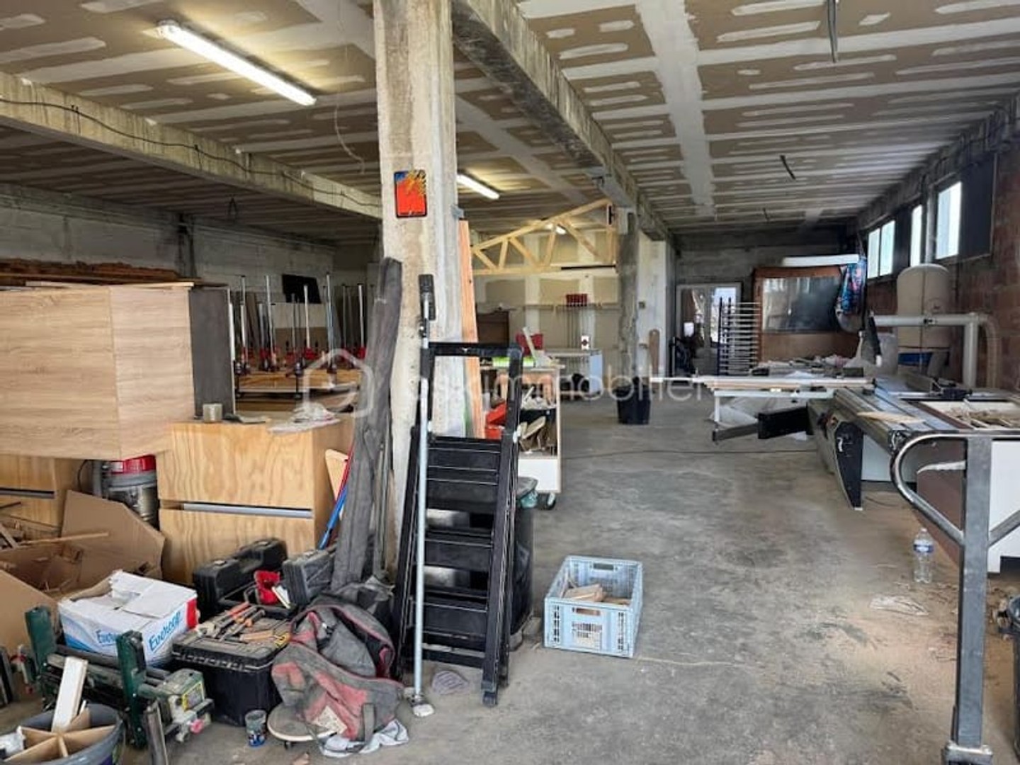 Locaux à vendre - 242m2 - Génissac (33420)