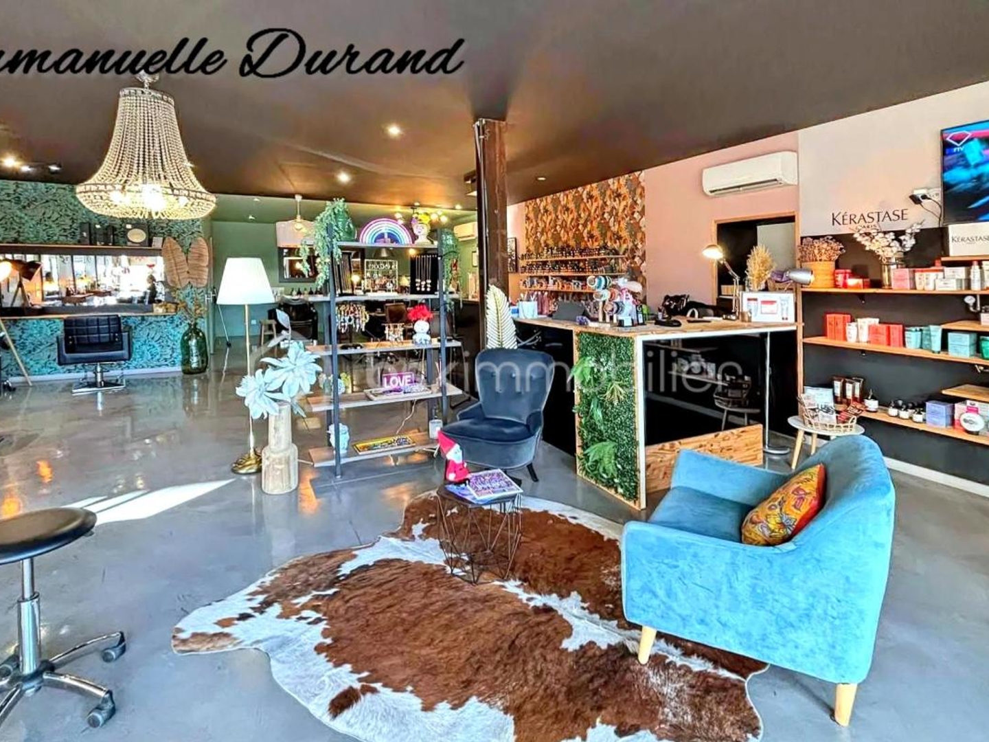 ? À Vendre  Ensemble de Locaux Commerciaux & Bureaux  Z.A de Saint-Restitut (26)