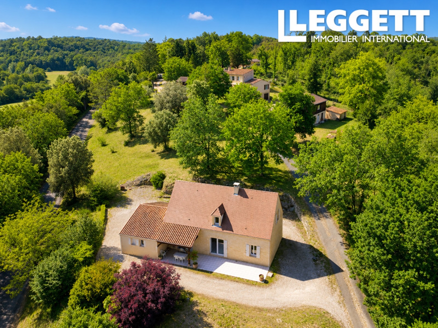 Ensemble immobilier de caractère avec 3 maisons indépendantes ? Fort potentiel touristique | 7km Sarlat