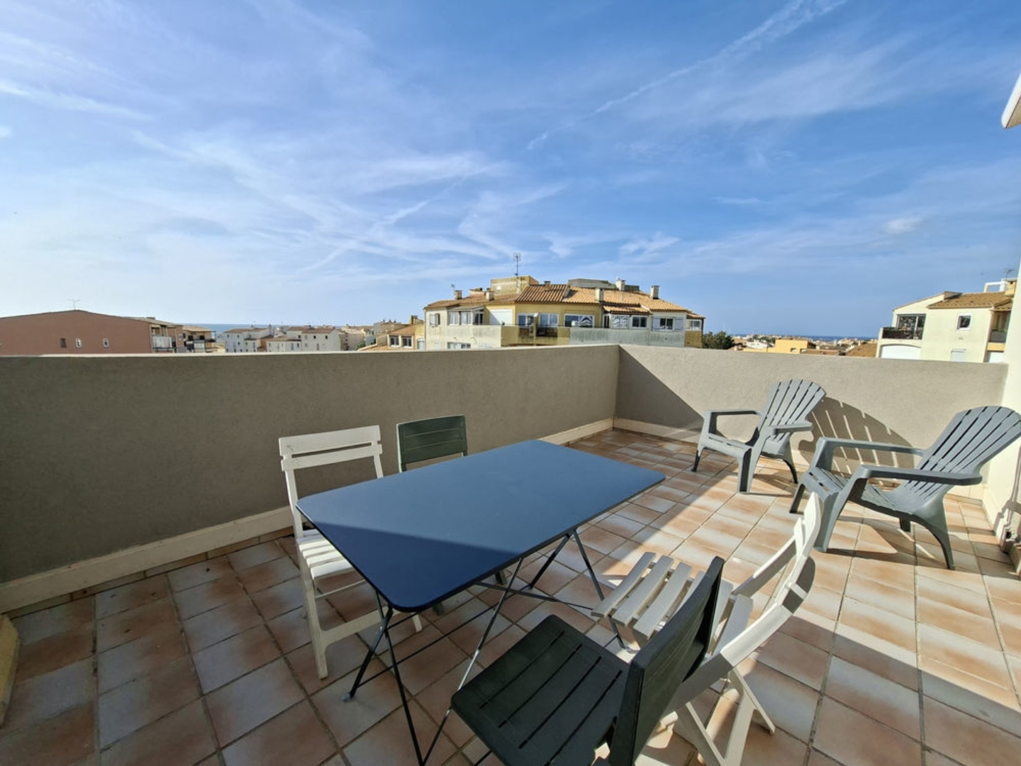 STUDIO AVEC GRANDE MEZZANINE ET TERRASSE DE 17M2