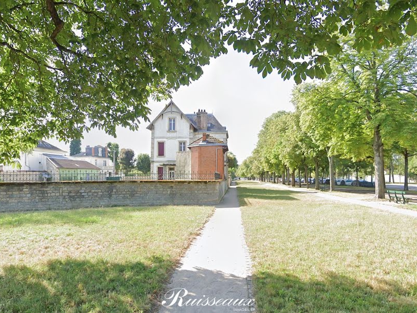 Maison 8 pièces 203 m²
