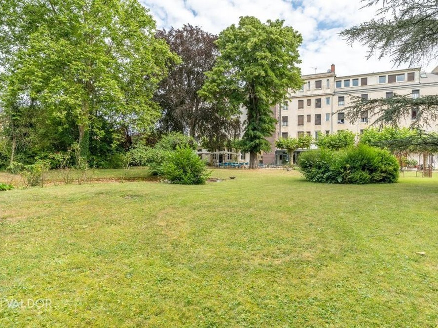 Immeuble à vendre - 2820m2 - Bourg-En-Bresse (01000)