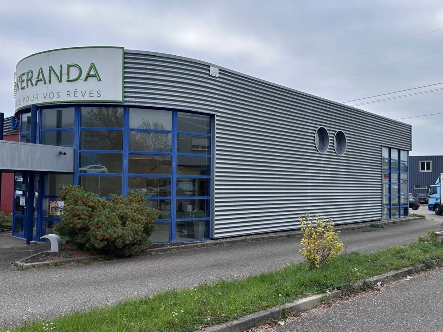 Commerce 3 pièces 270 m²