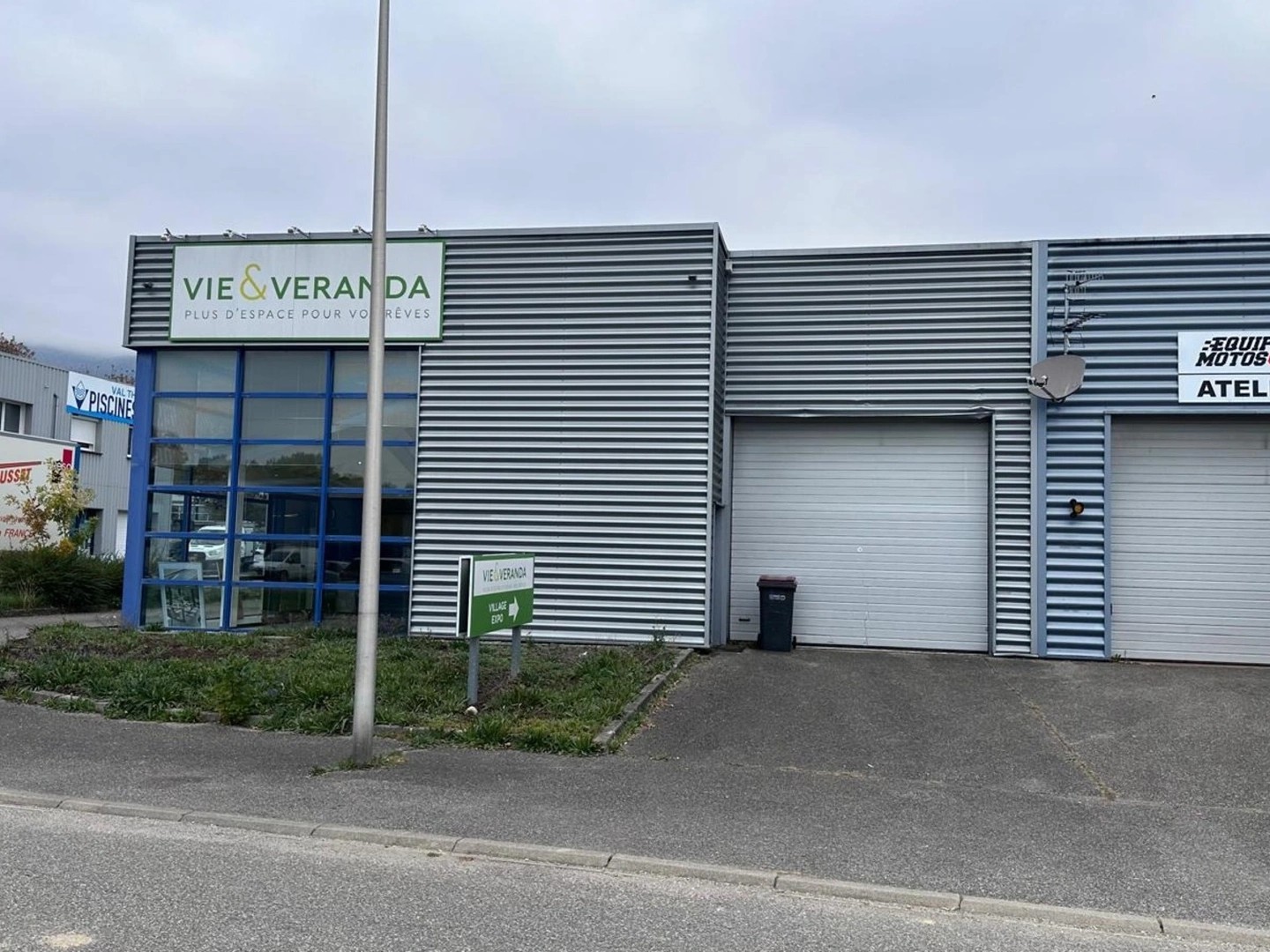 Magasin à vendre - 3 pièces - 270m2 - Thoiry (01710)