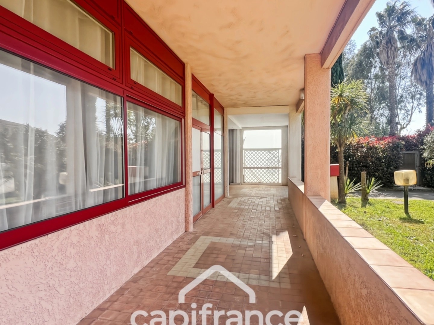 Magasin à vendre - 2 pièces - 32m2 - La Londe-Les-Maures (83250)
