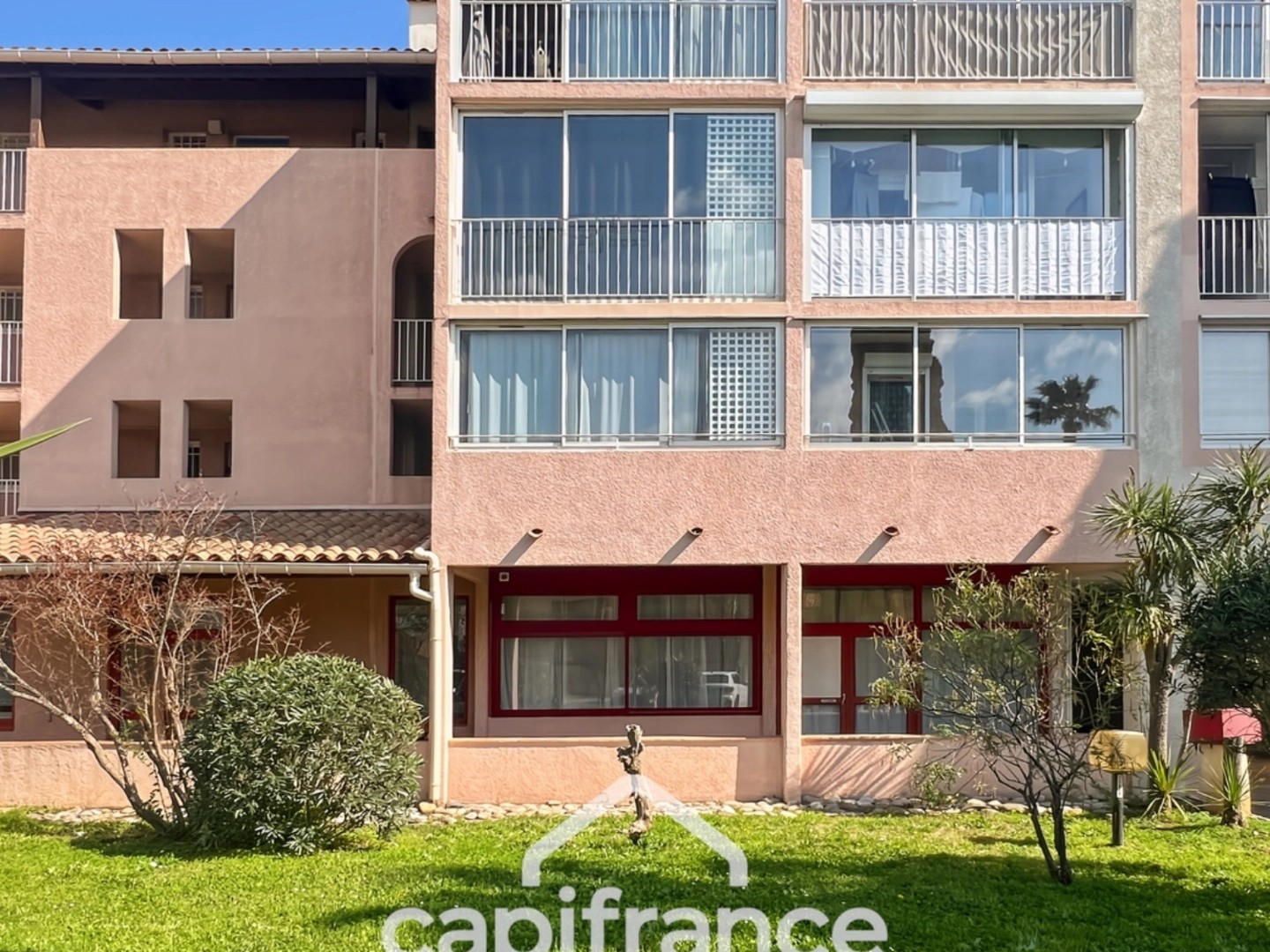 Magasin à vendre - 2 pièces - 32m2 - La Londe-Les-Maures (83250)