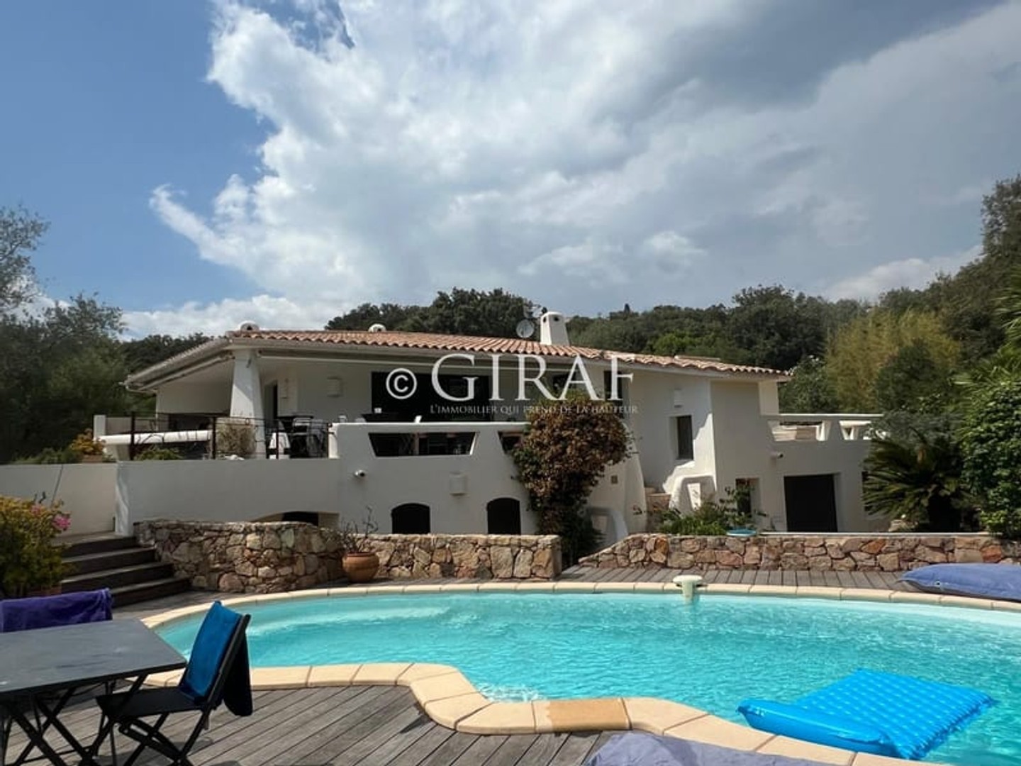 Maison 6 pièces 256 m²