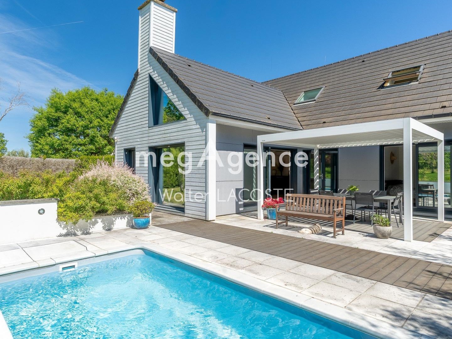 Maison récente et d'exception avec piscine, 5 pièces dont 3 chambres