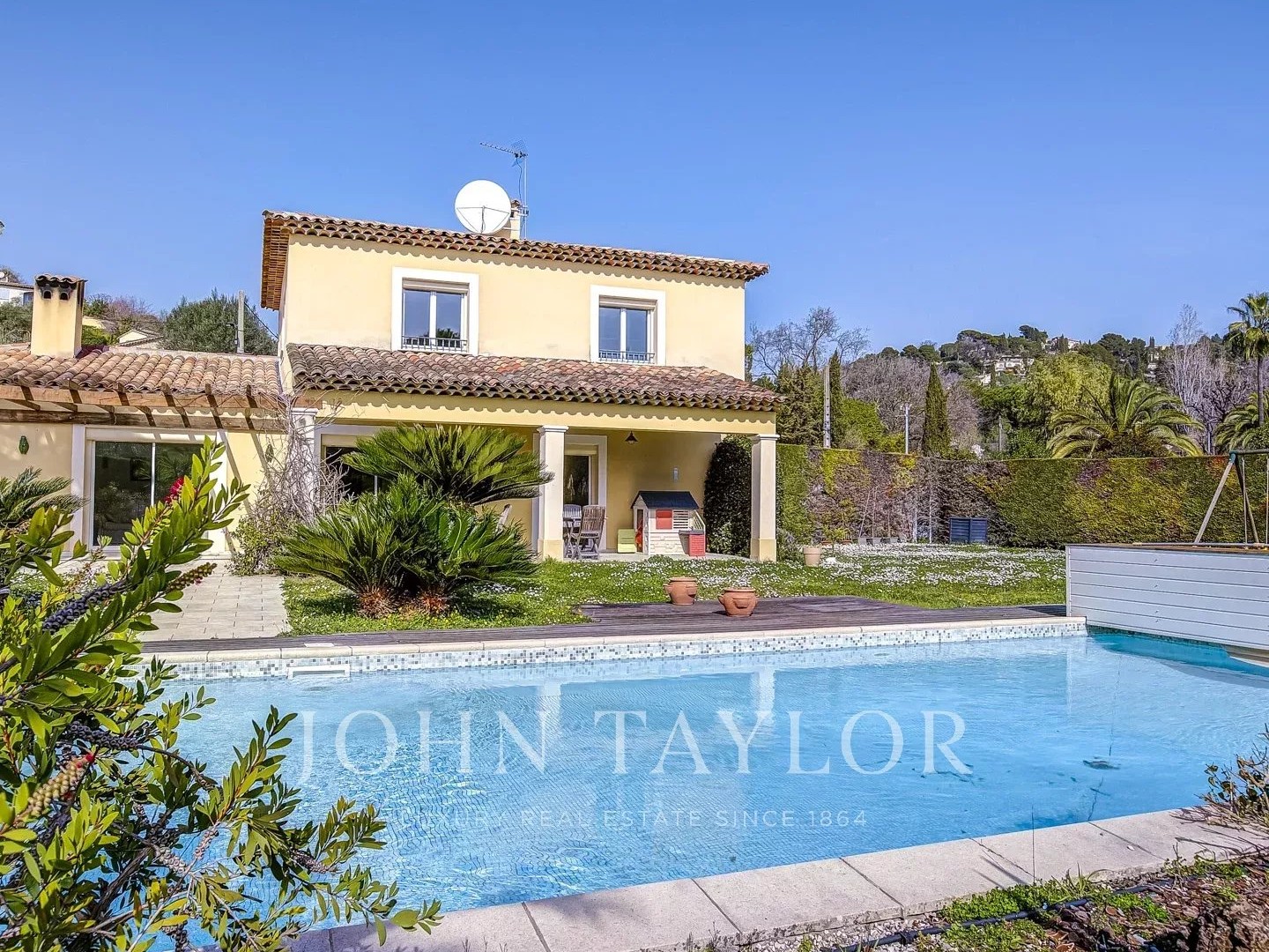 Villa familiale dans un quartier résidentiel prisé de Mougins