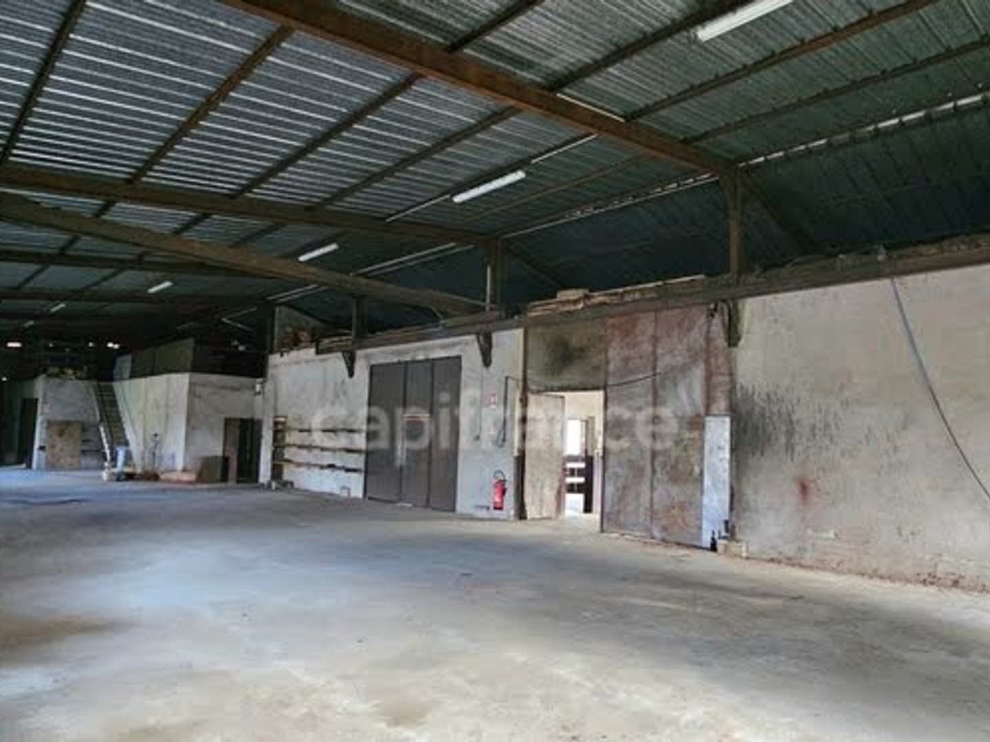 Locaux à vendre - 12 pièces - 1300m2 - Lons-Le-Saunier (39000)