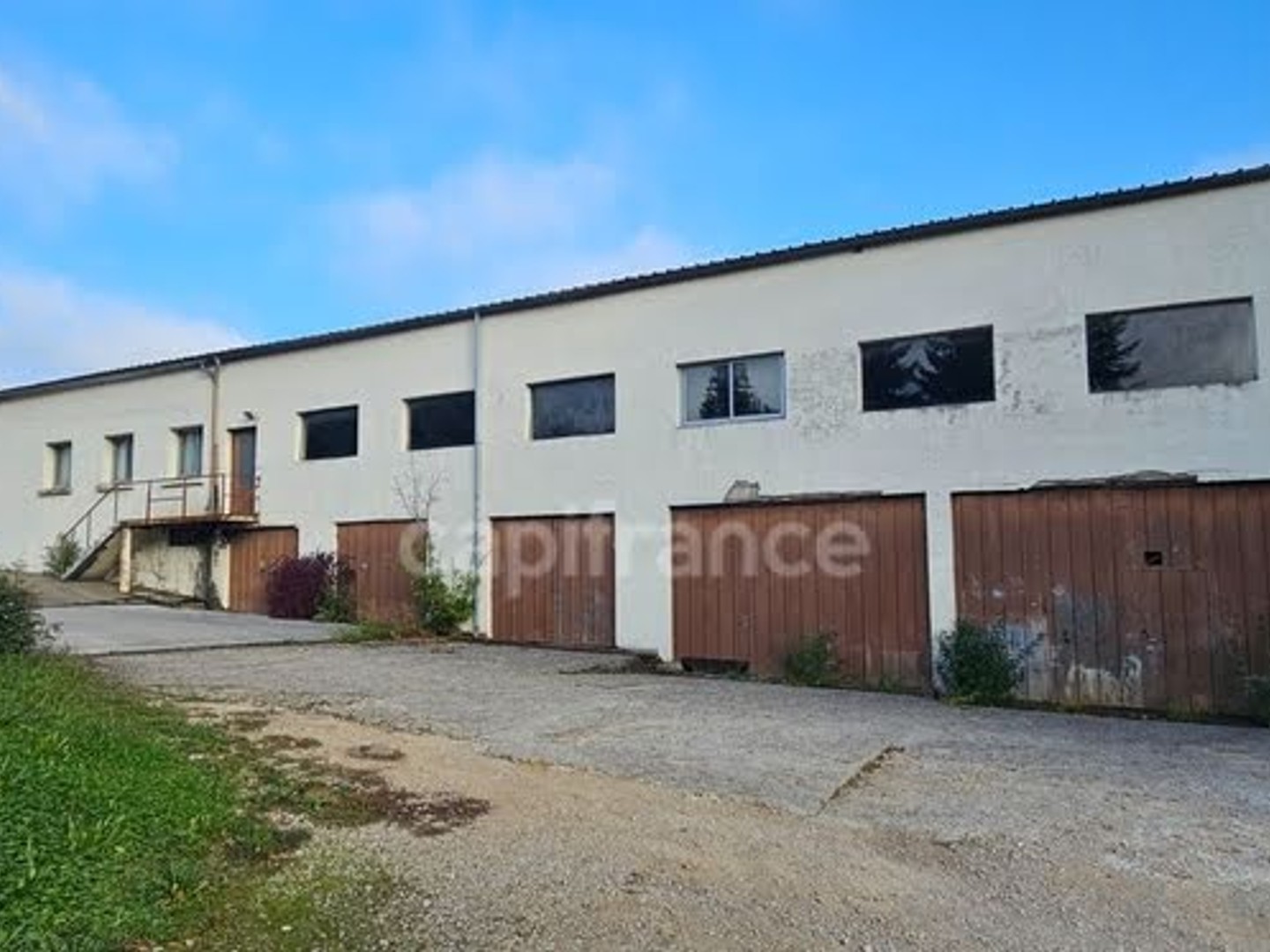 Locaux à vendre - 12 pièces - 1300m2 - Lons-Le-Saunier (39000)