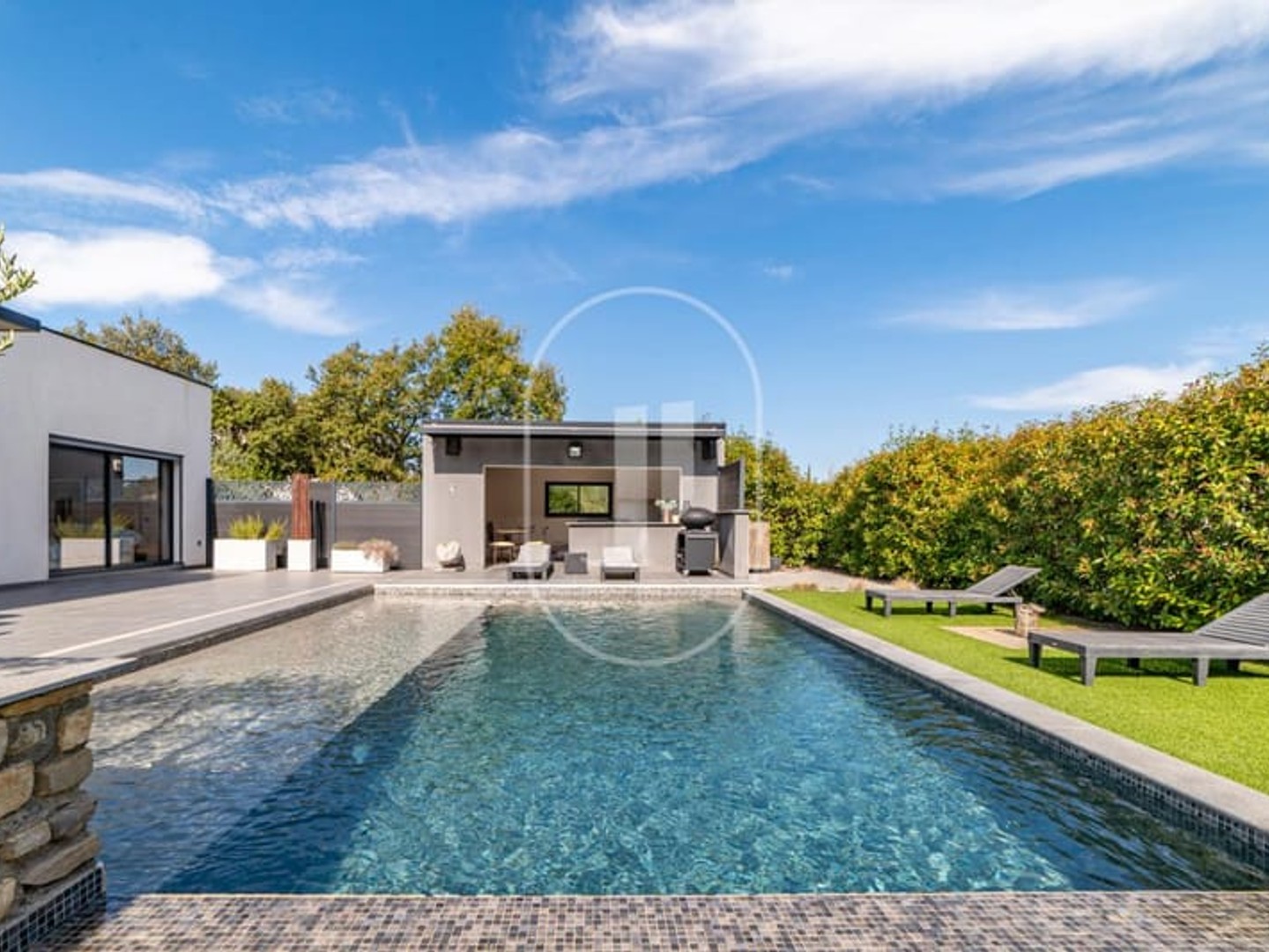 Superbe villa contemporaine à vendre avec piscine à 5 minutes de Vézénobres