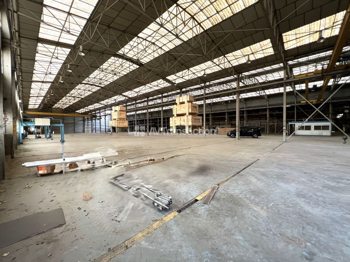 A vendre , Chaufour -les-Bonnières ( 78270 ) entrepot  8680 m2