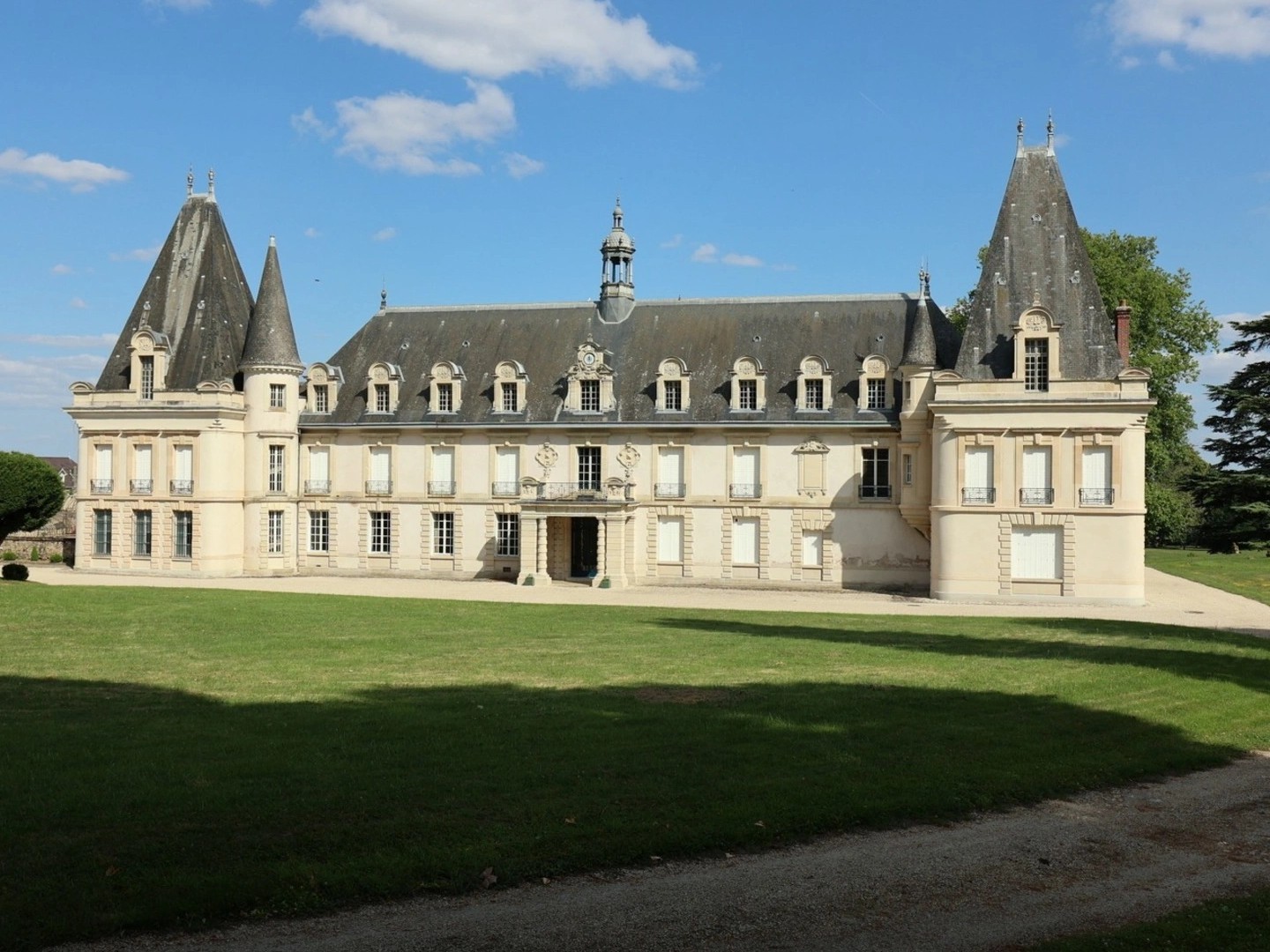 Propriété 50 pièces 1822 m²