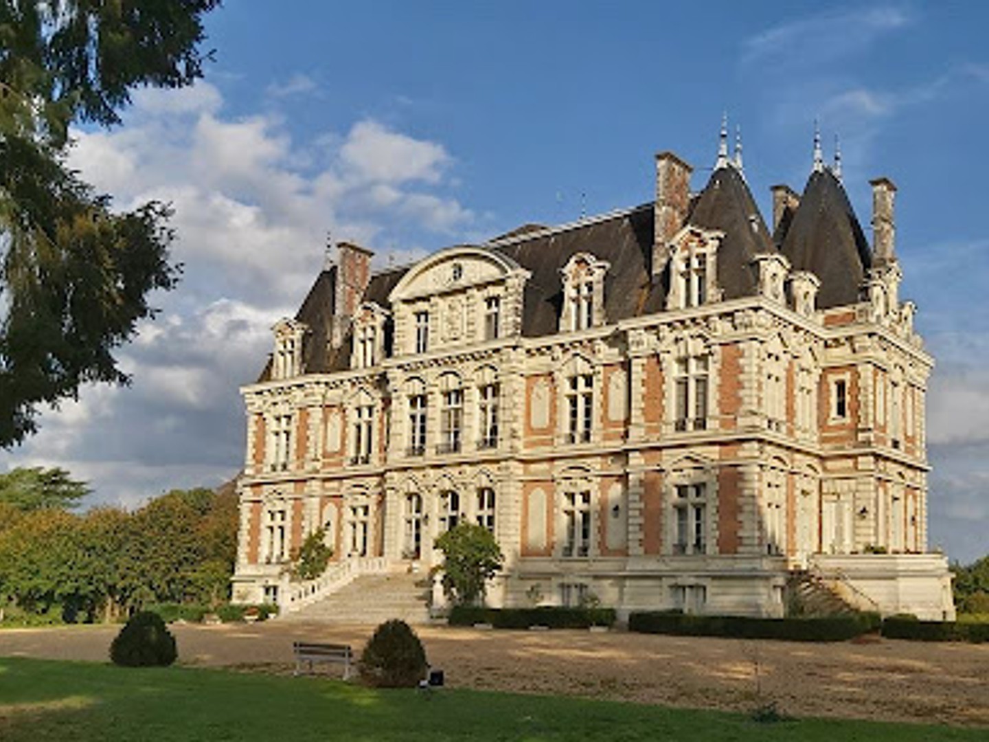 Maison à vendre - 32 pièces - 1500m2 - Angers (49000)