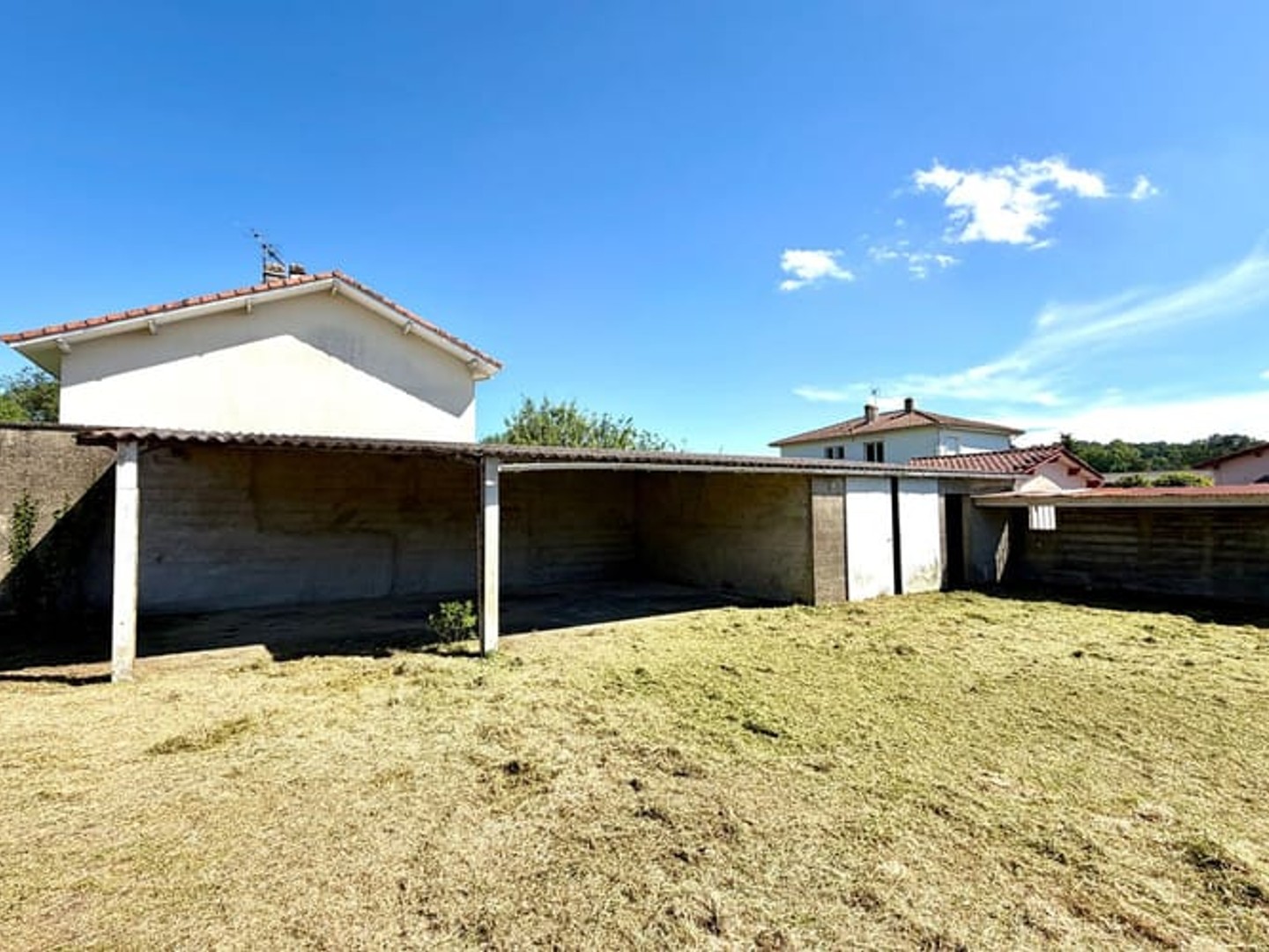 Locaux à vendre - 201m2 - Aire-Sur-L'adour (40800)