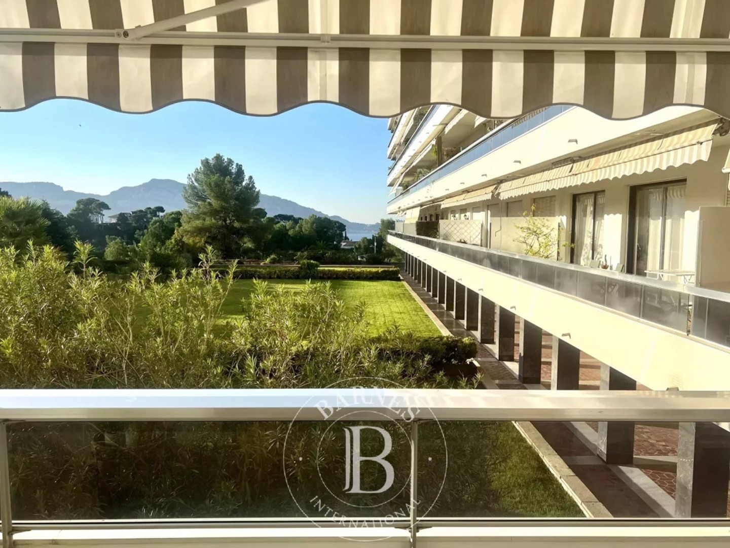 VENTE - MARSEILLE - 13008 - BAGATELLE - APPARTEMENT DE TYPE 3 - TERRASSE